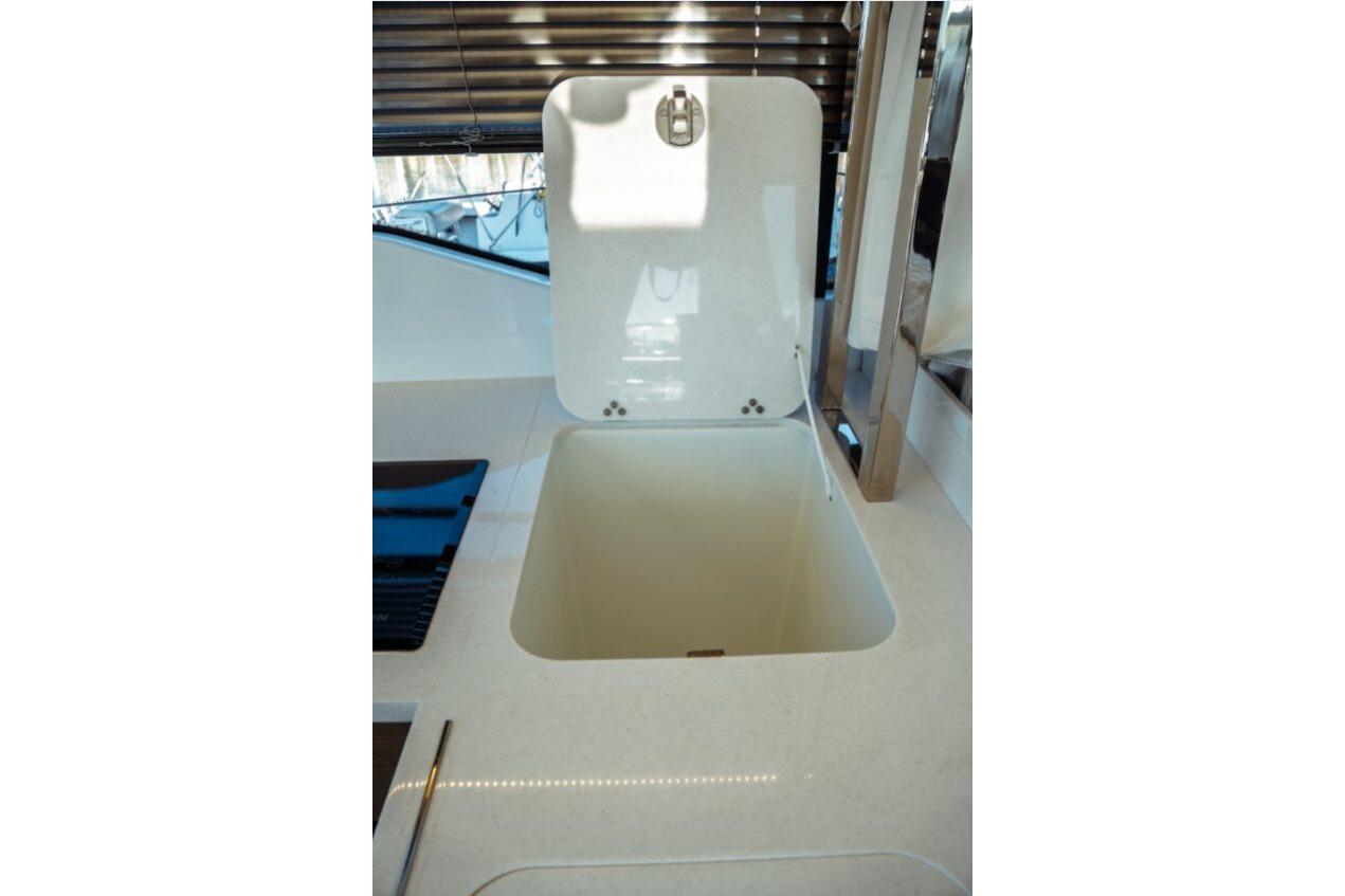 2026 Jeanneau NC 1295 FLY Boat