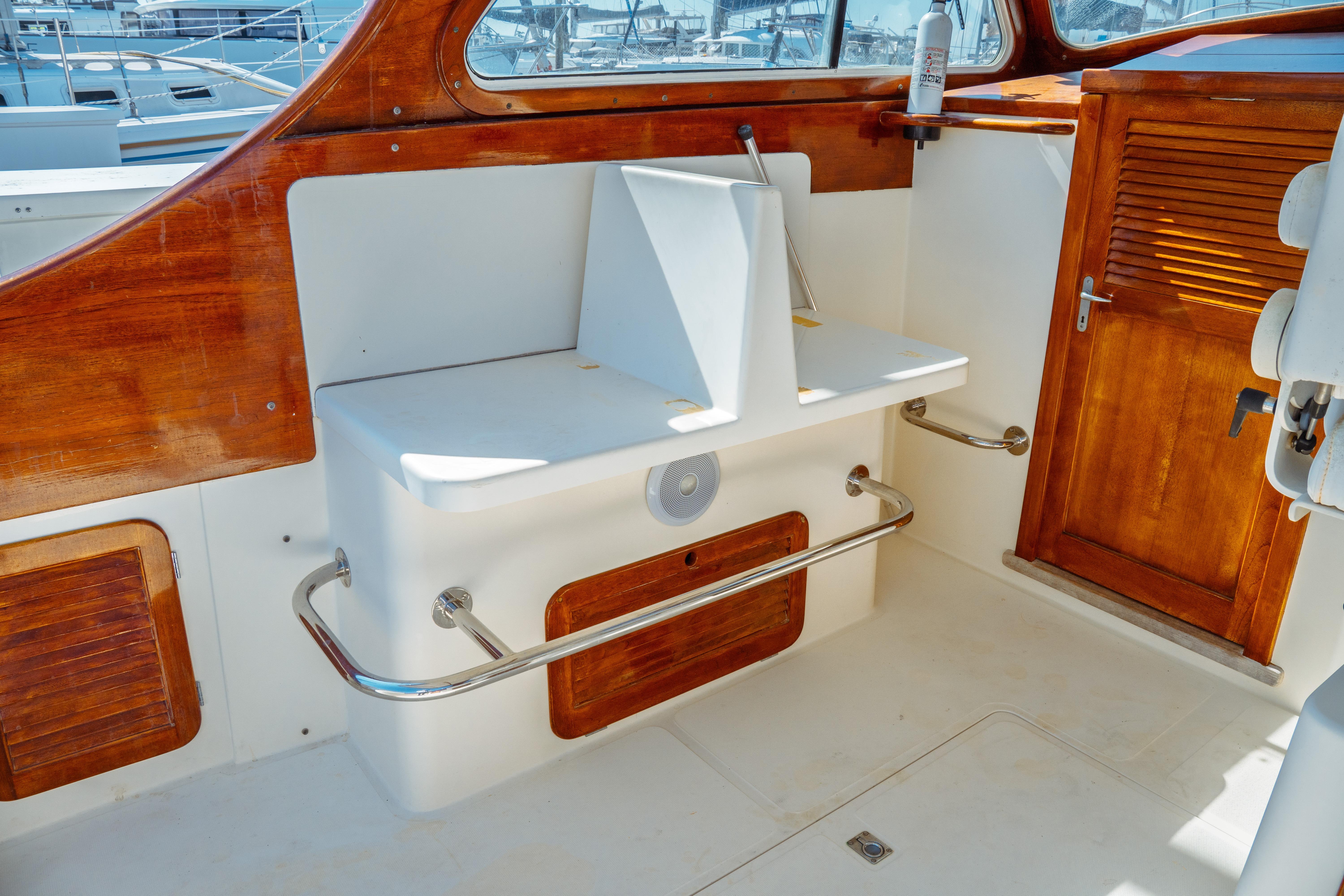 2000 Hinckley Picnic Boat Classic Downeast