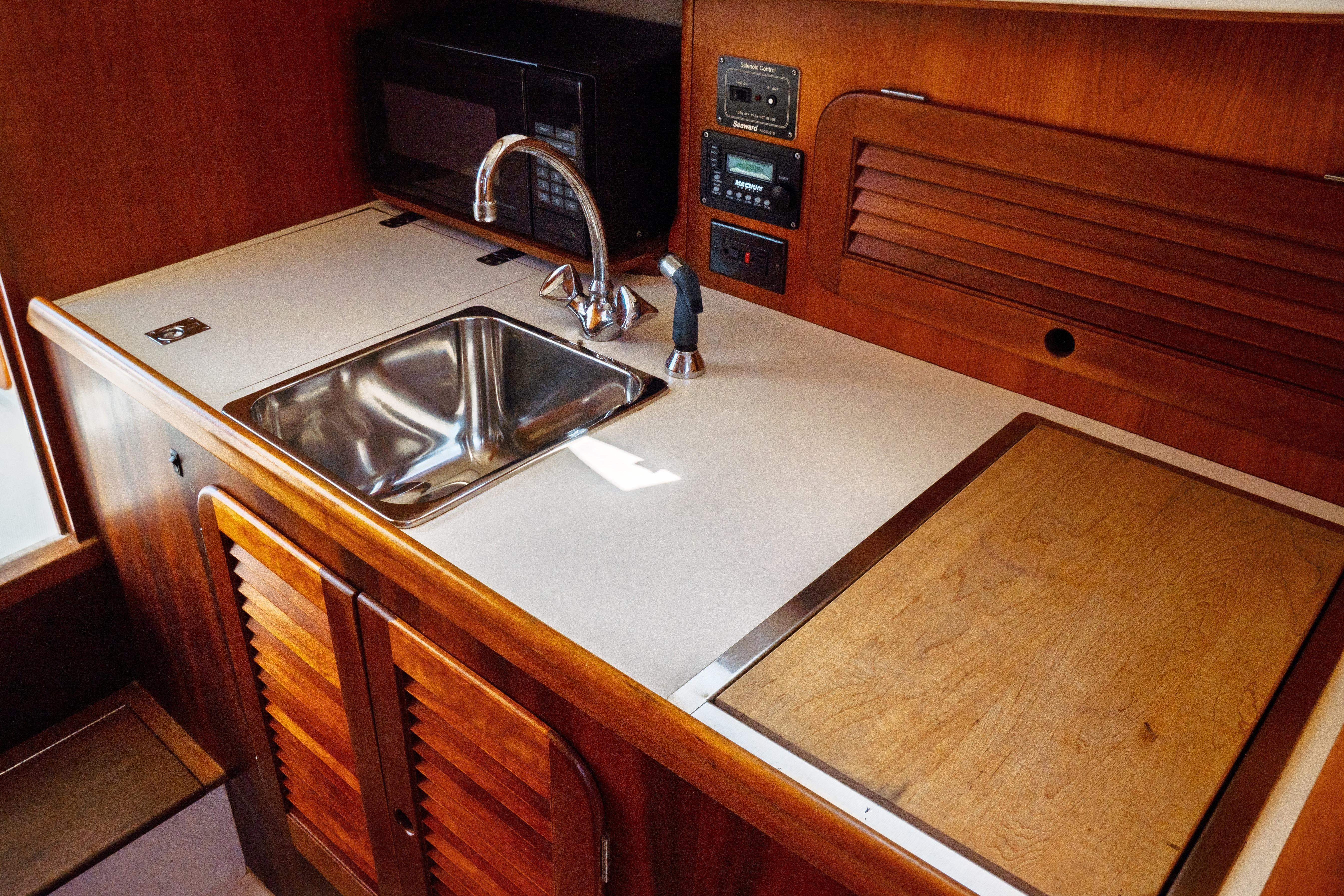 2000 Hinckley Picnic Boat Classic Downeast
