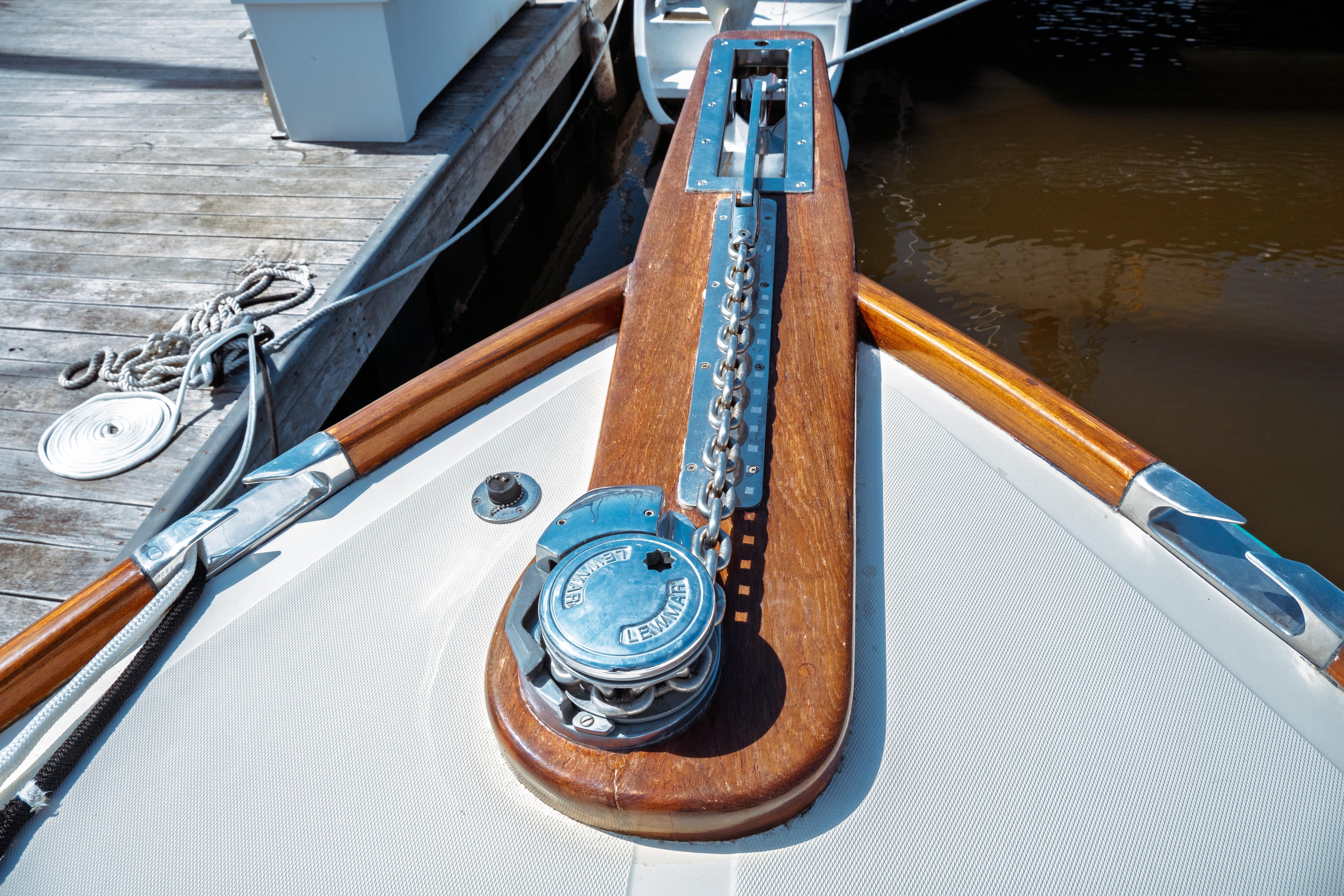 2000 Hinckley Picnic Boat Classic Downeast