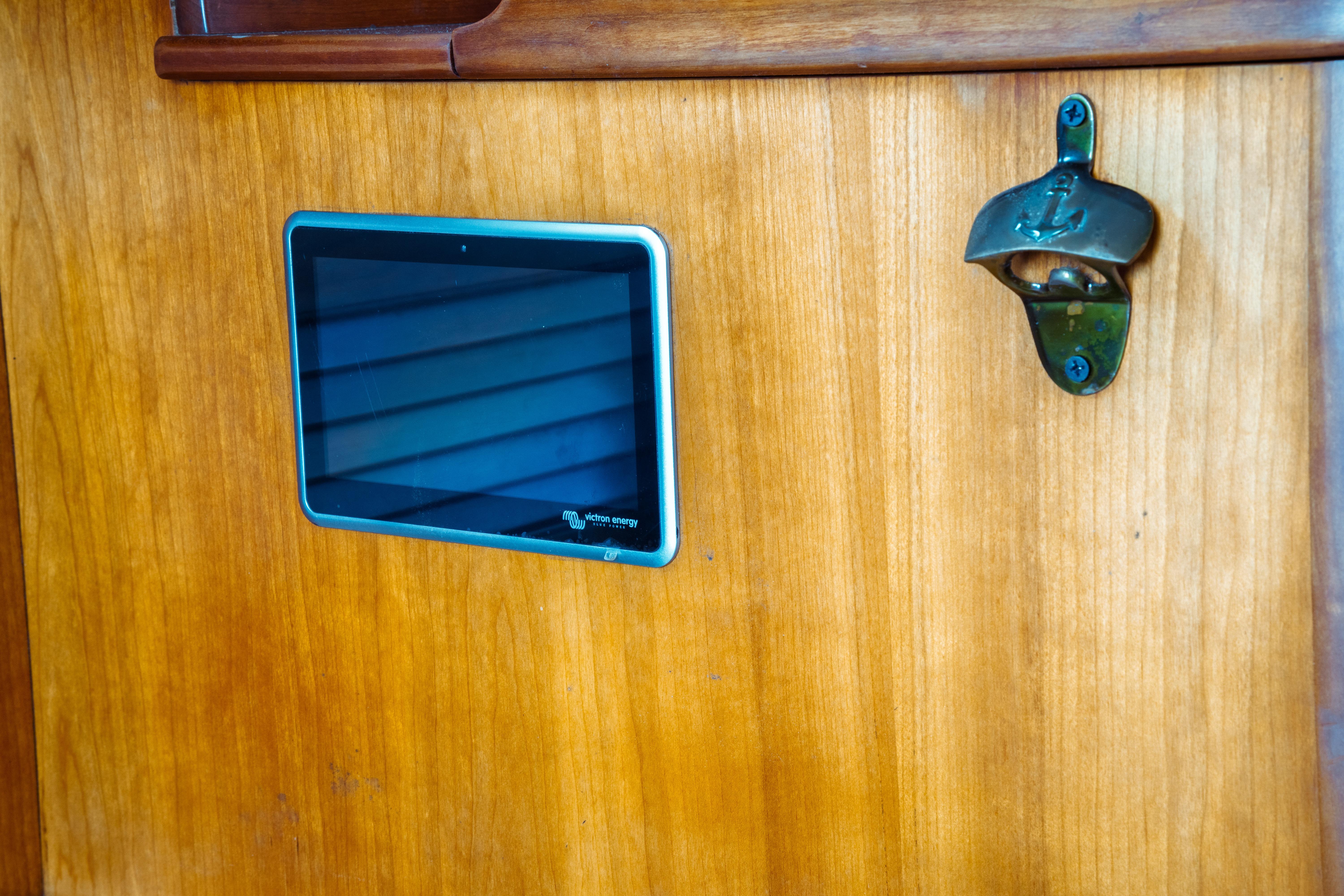 2000 Hinckley Picnic Boat Classic Downeast