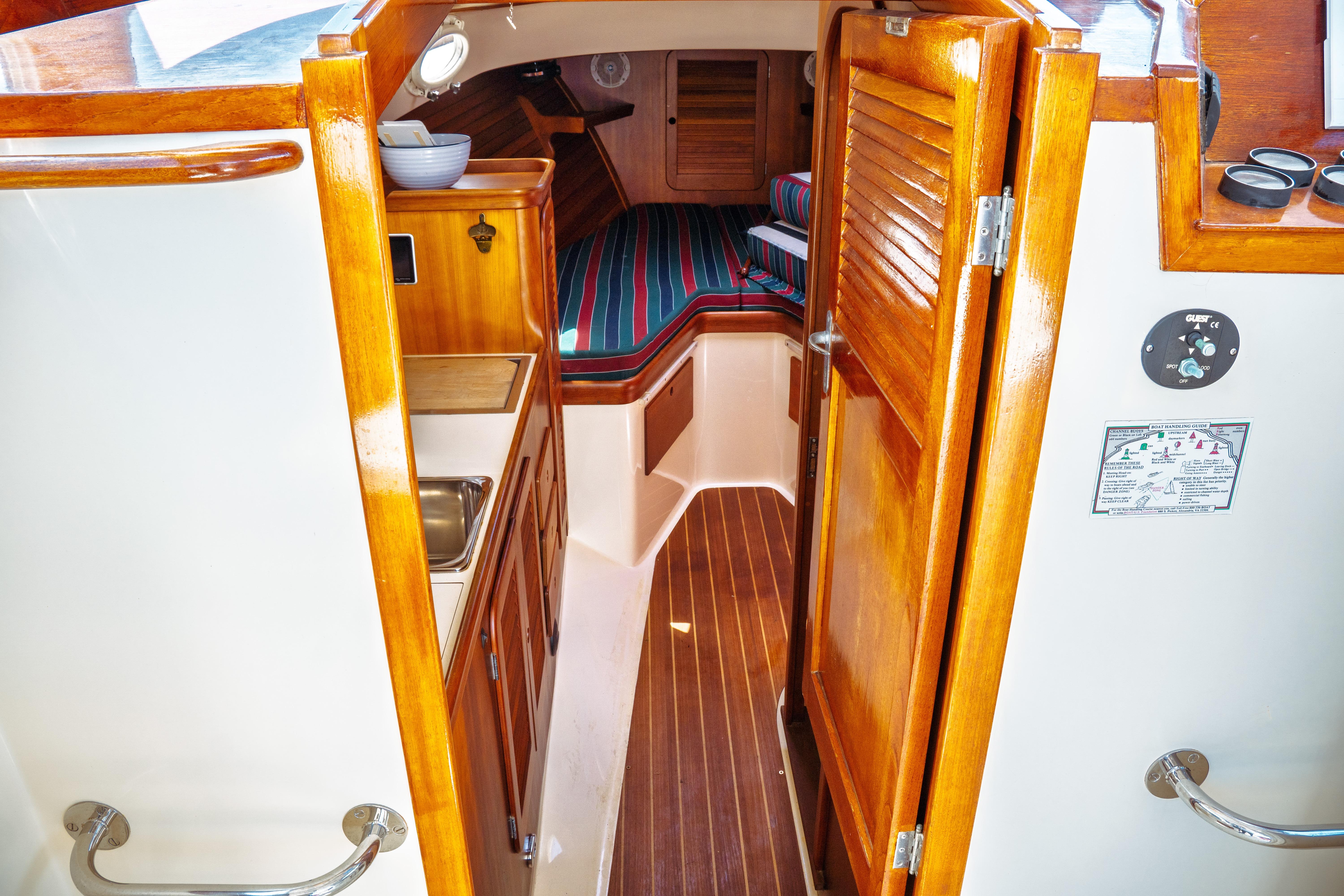 2000 Hinckley Picnic Boat Classic Downeast
