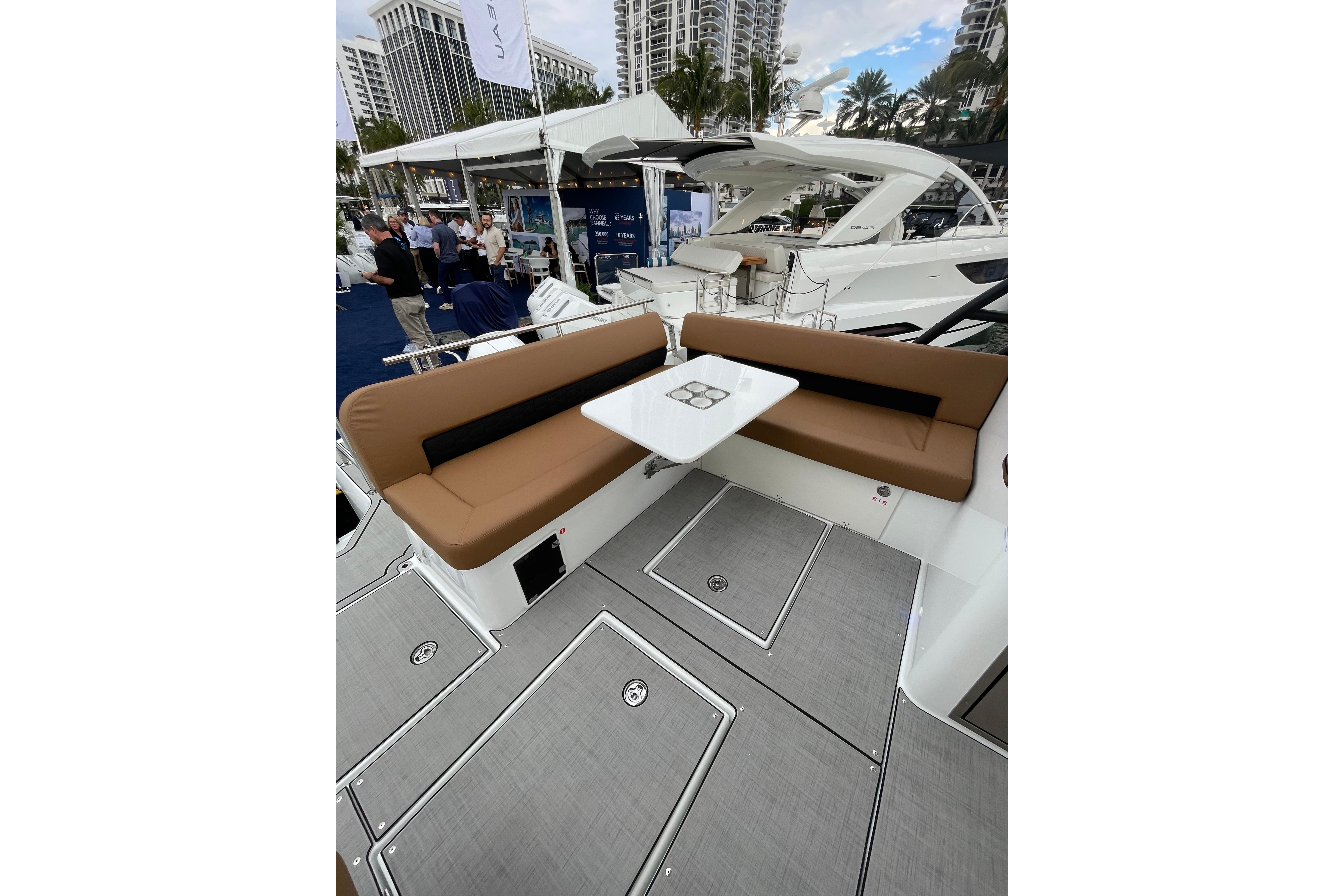 2026 Jeanneau TH33 Boat