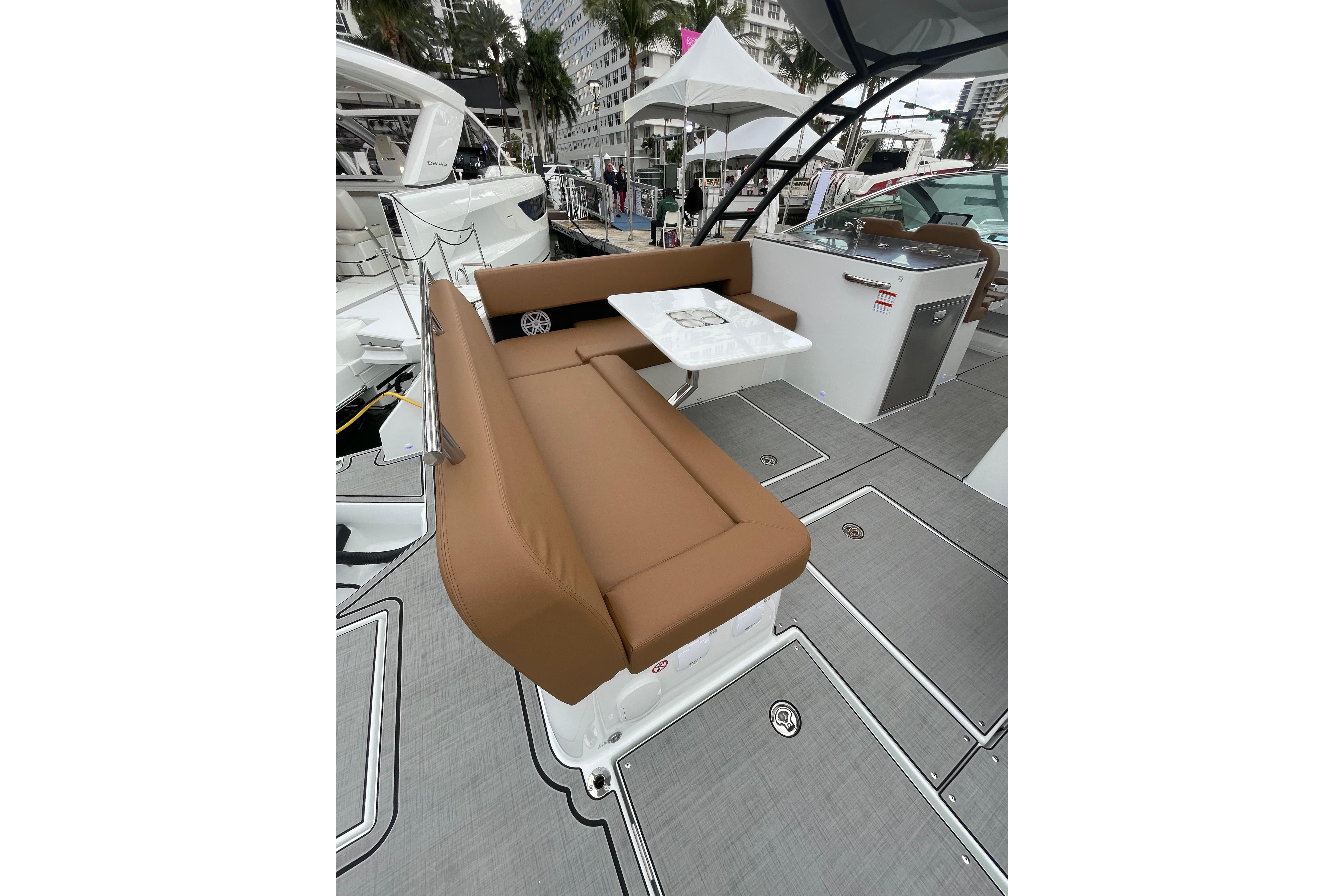2026 Jeanneau TH33 Boat