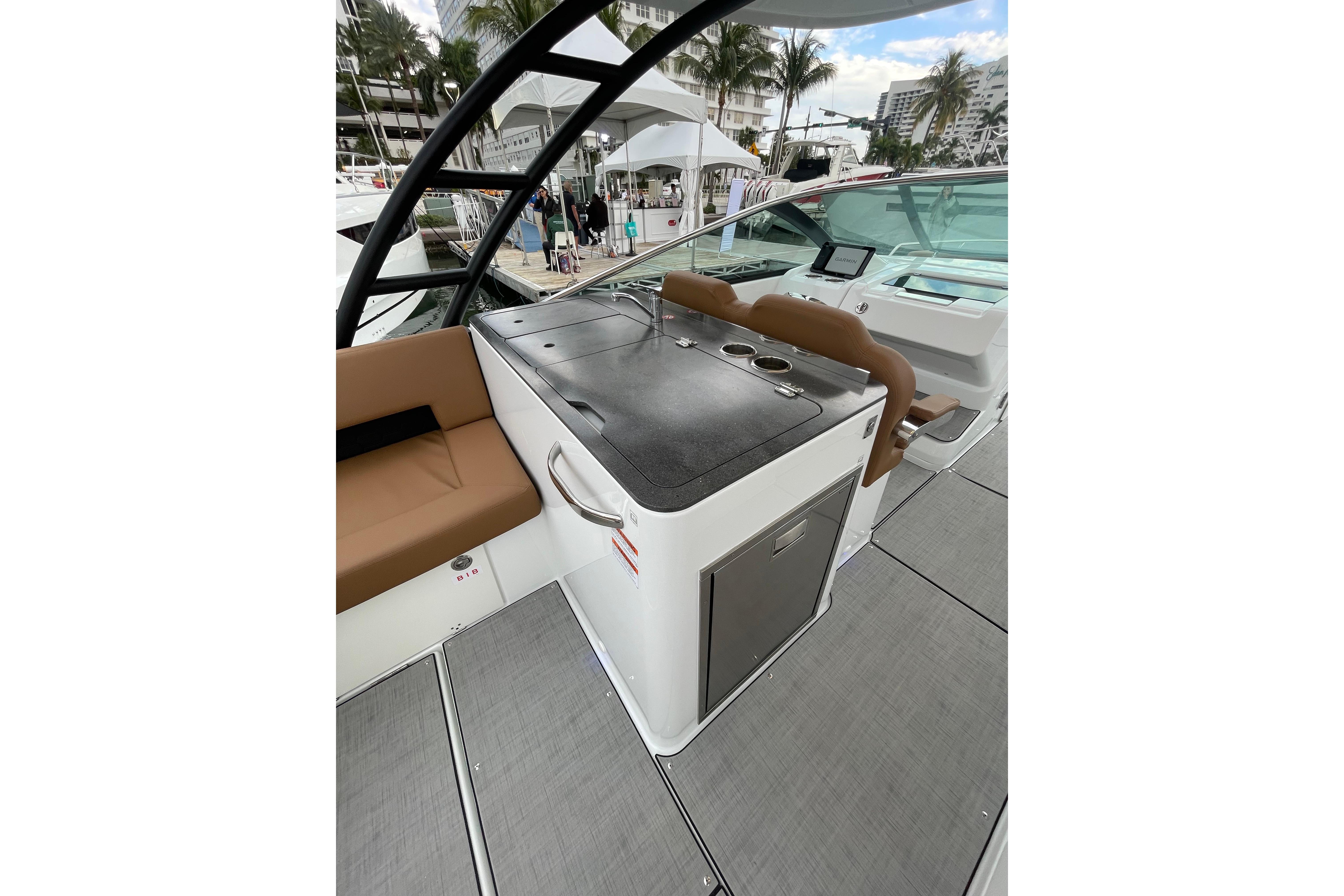 2026 Jeanneau TH33 Boat