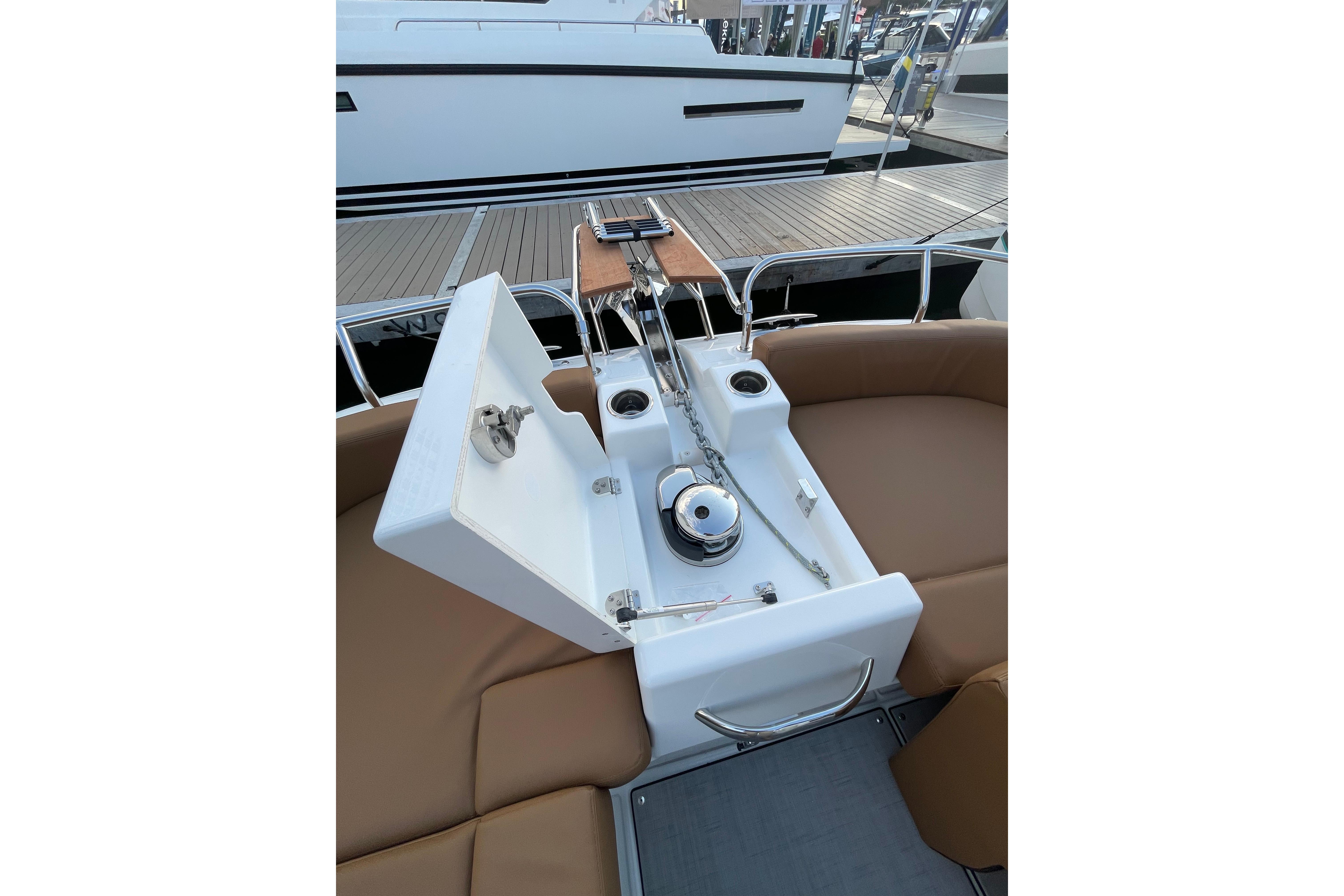 2026 Jeanneau TH33 Boat