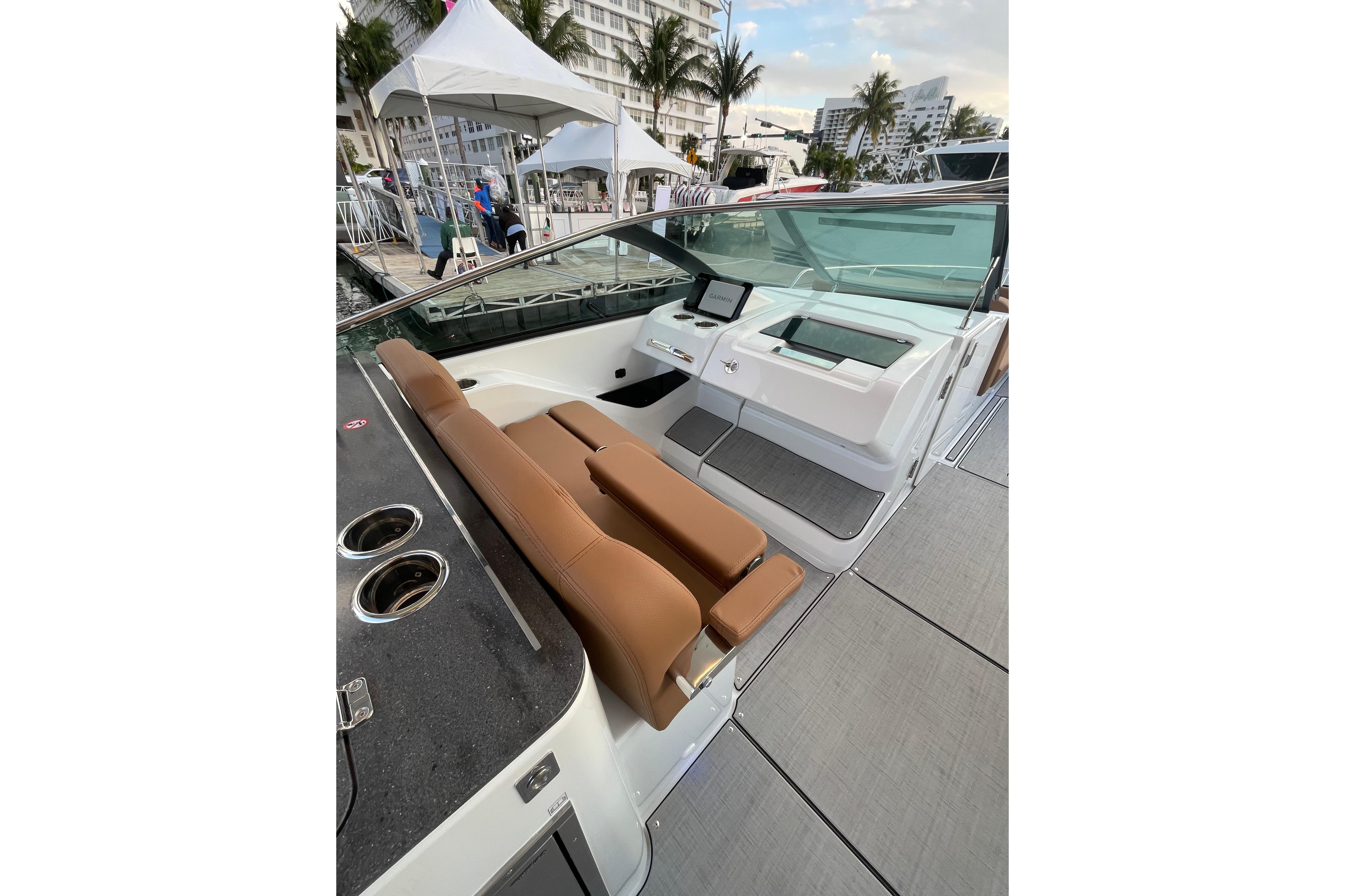 2026 Jeanneau TH33 Boat