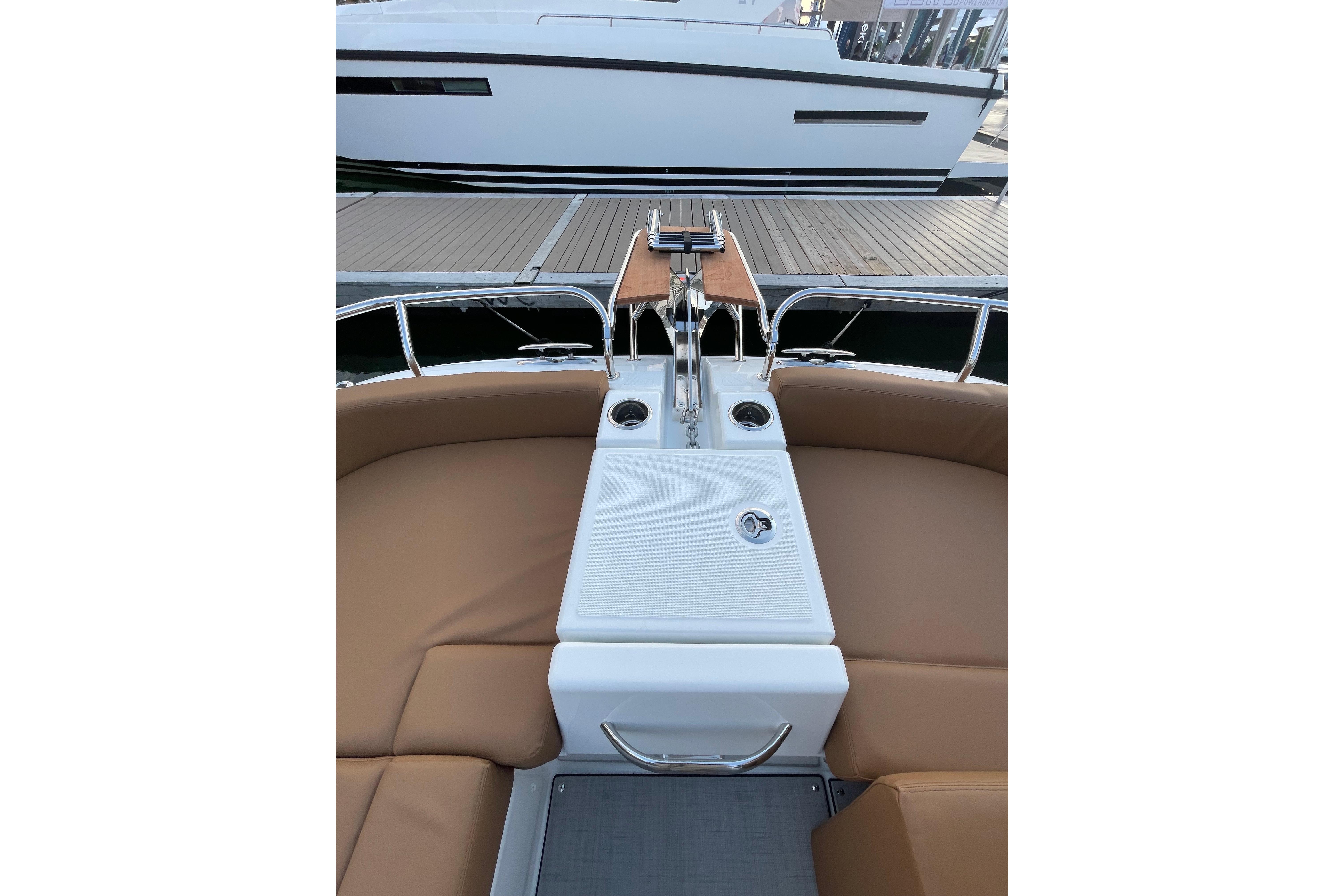 2026 Jeanneau TH33 Boat