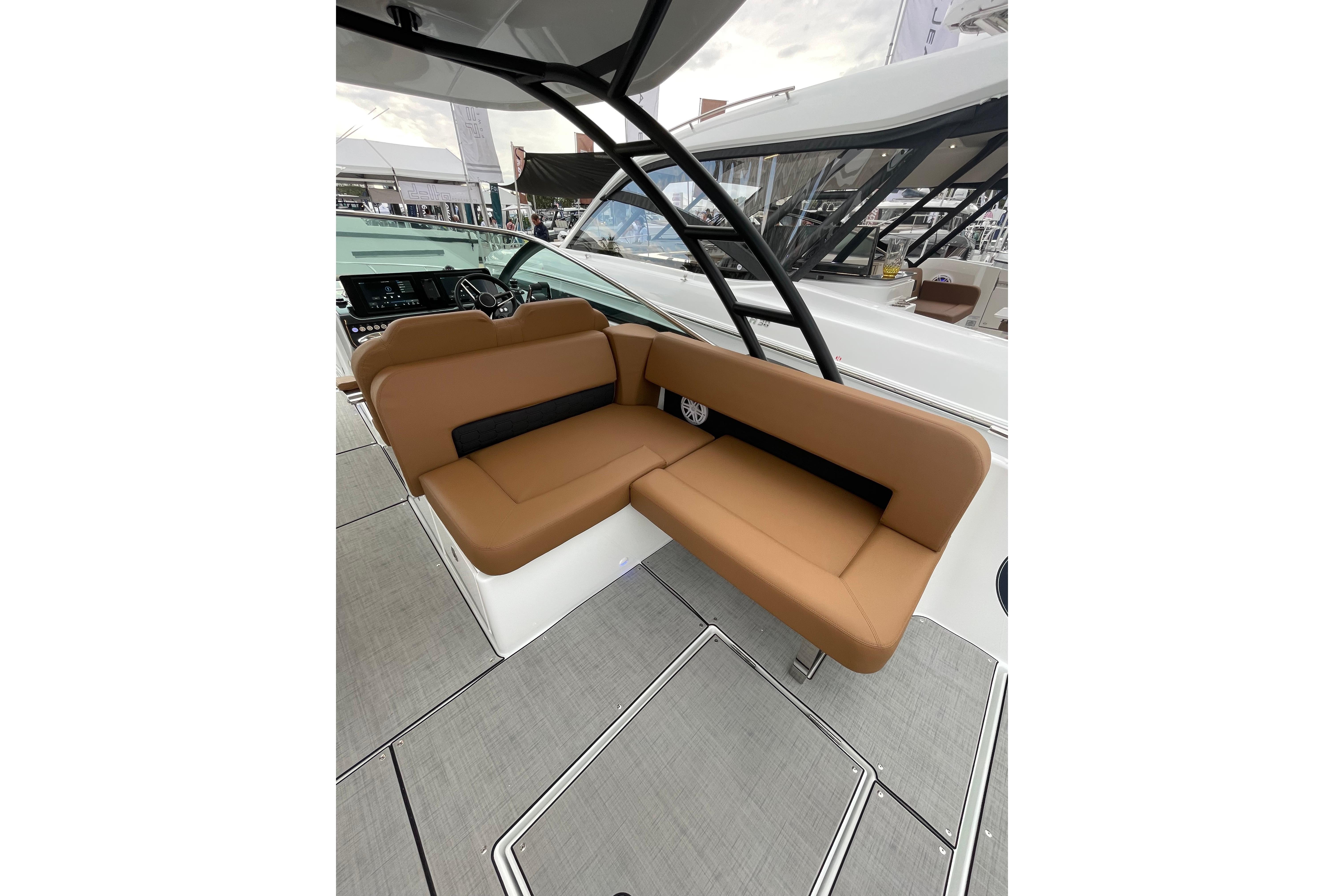 2026 Jeanneau TH33 Boat