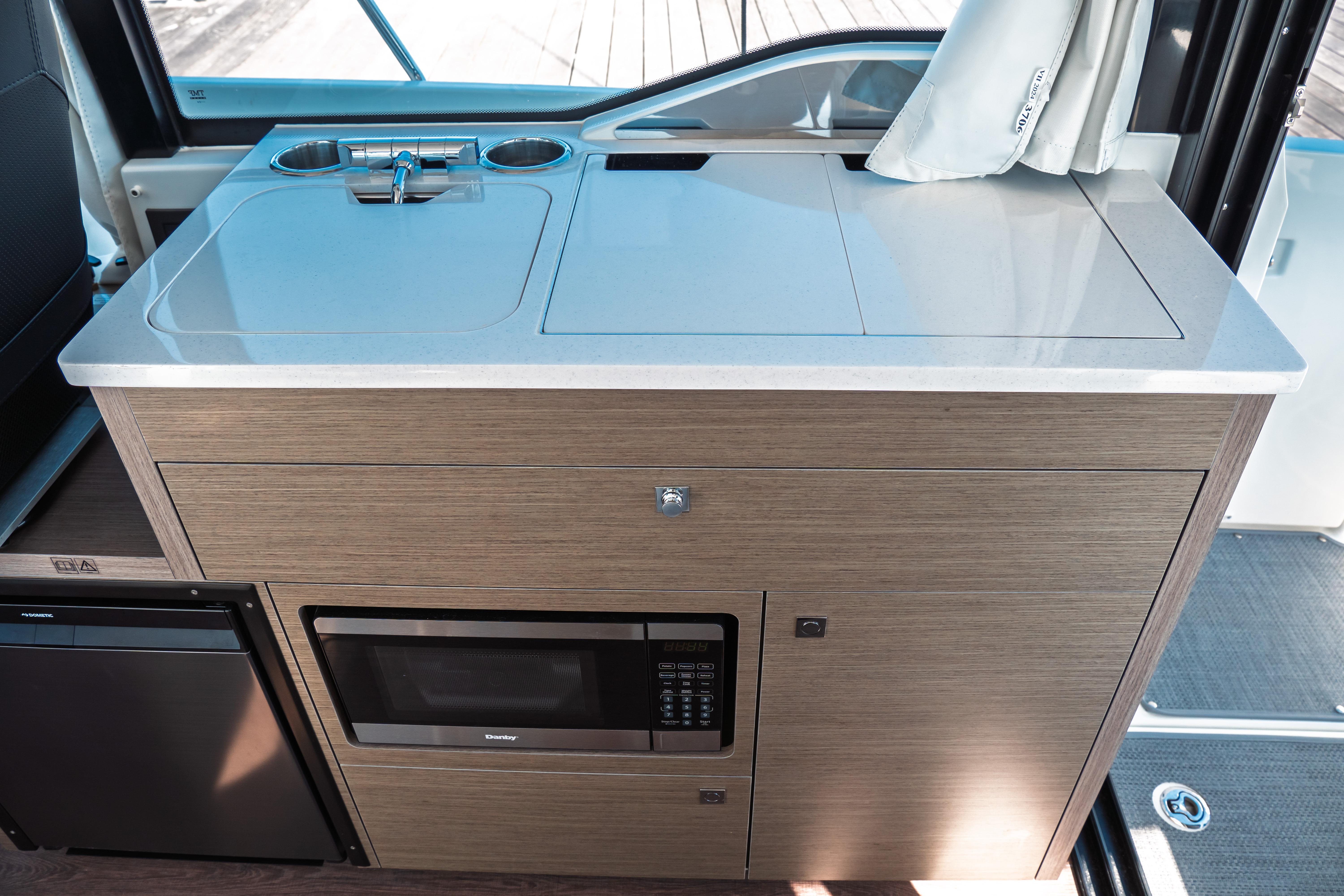 2025 Jeanneau Nc 895 Series 2 Cruisers