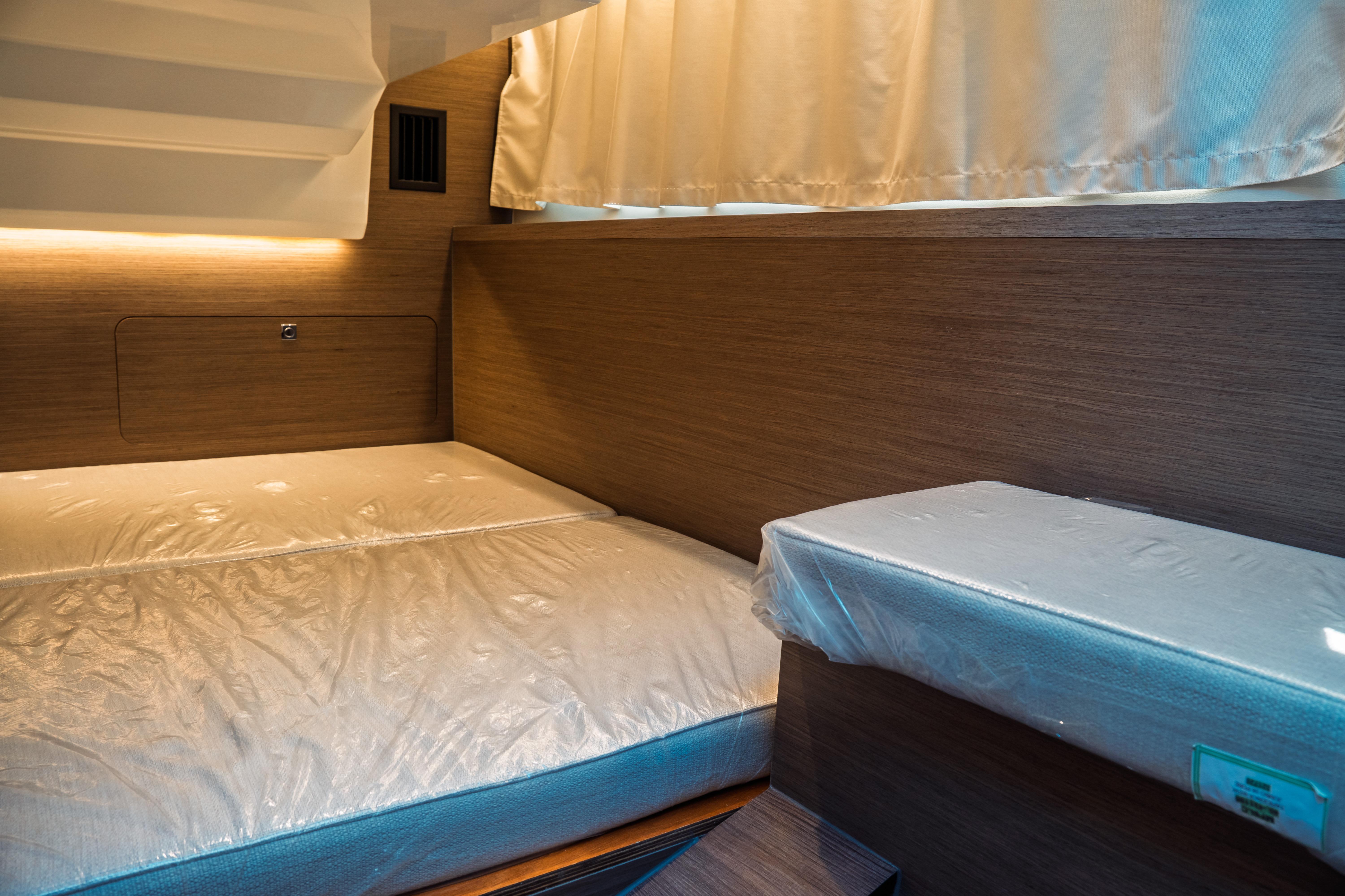 2025 Jeanneau Nc 895 Series 2 Cruisers