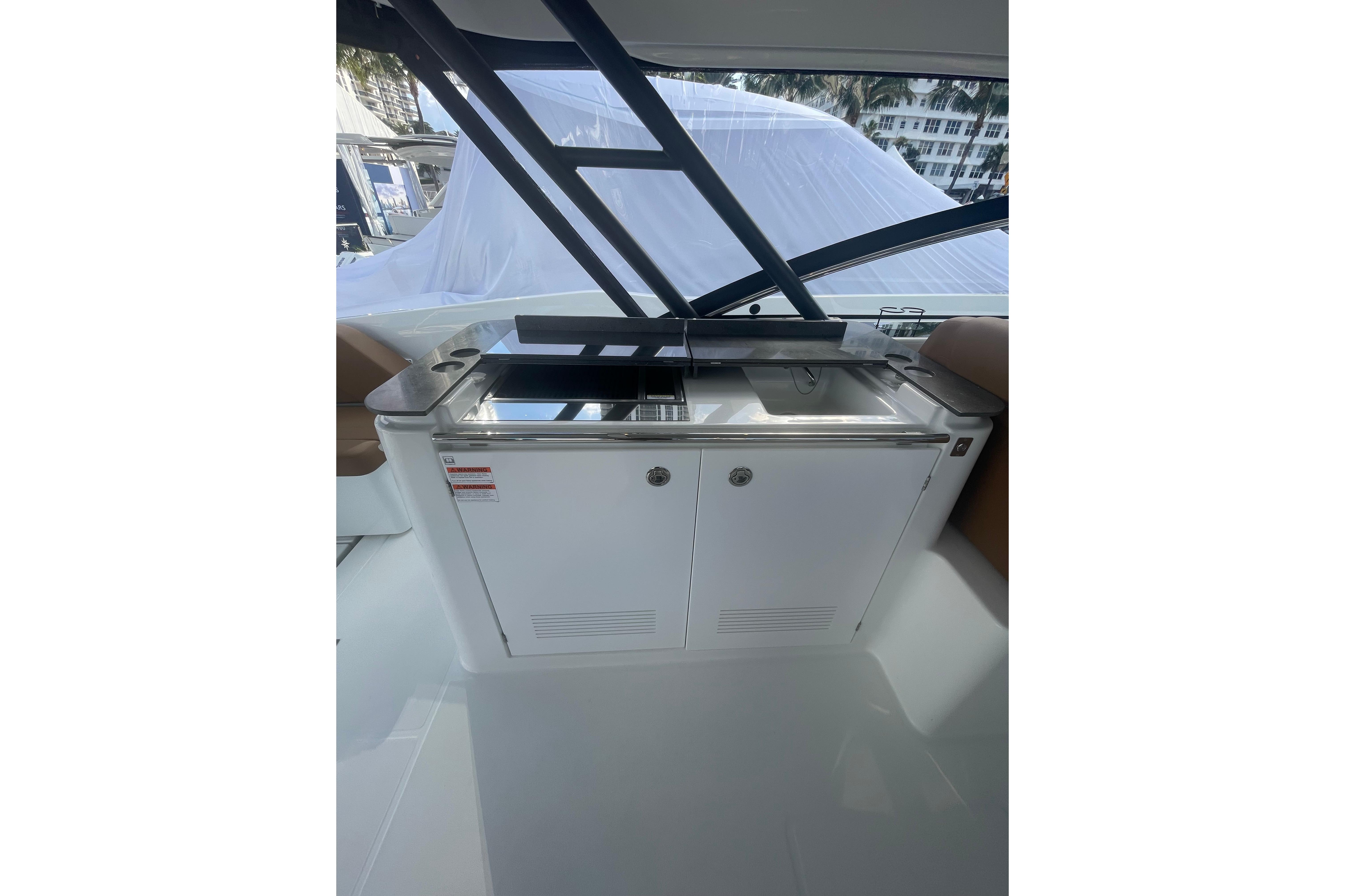 2026 Jeanneau TH38 Boat