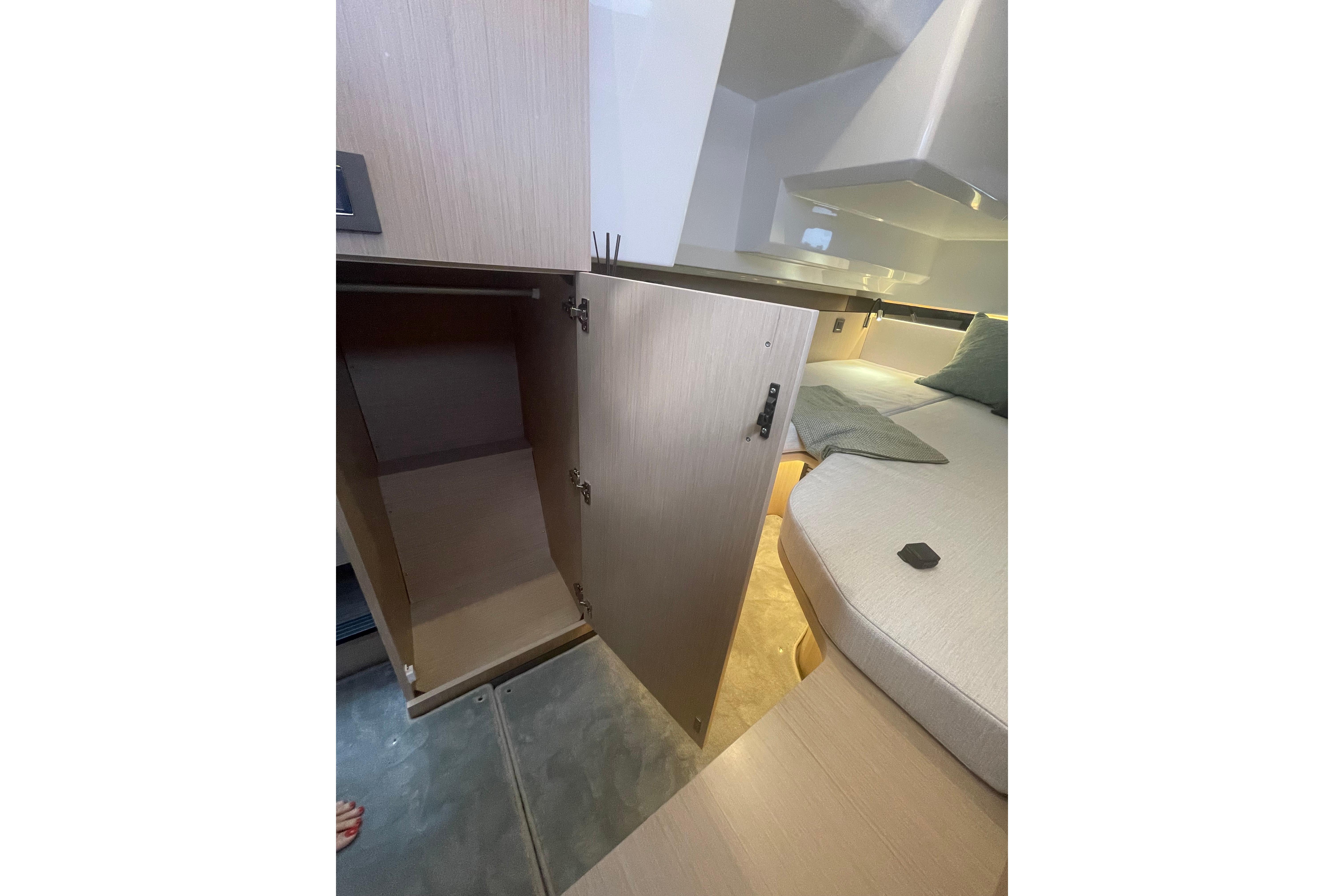 2026 Jeanneau TH38 Boat
