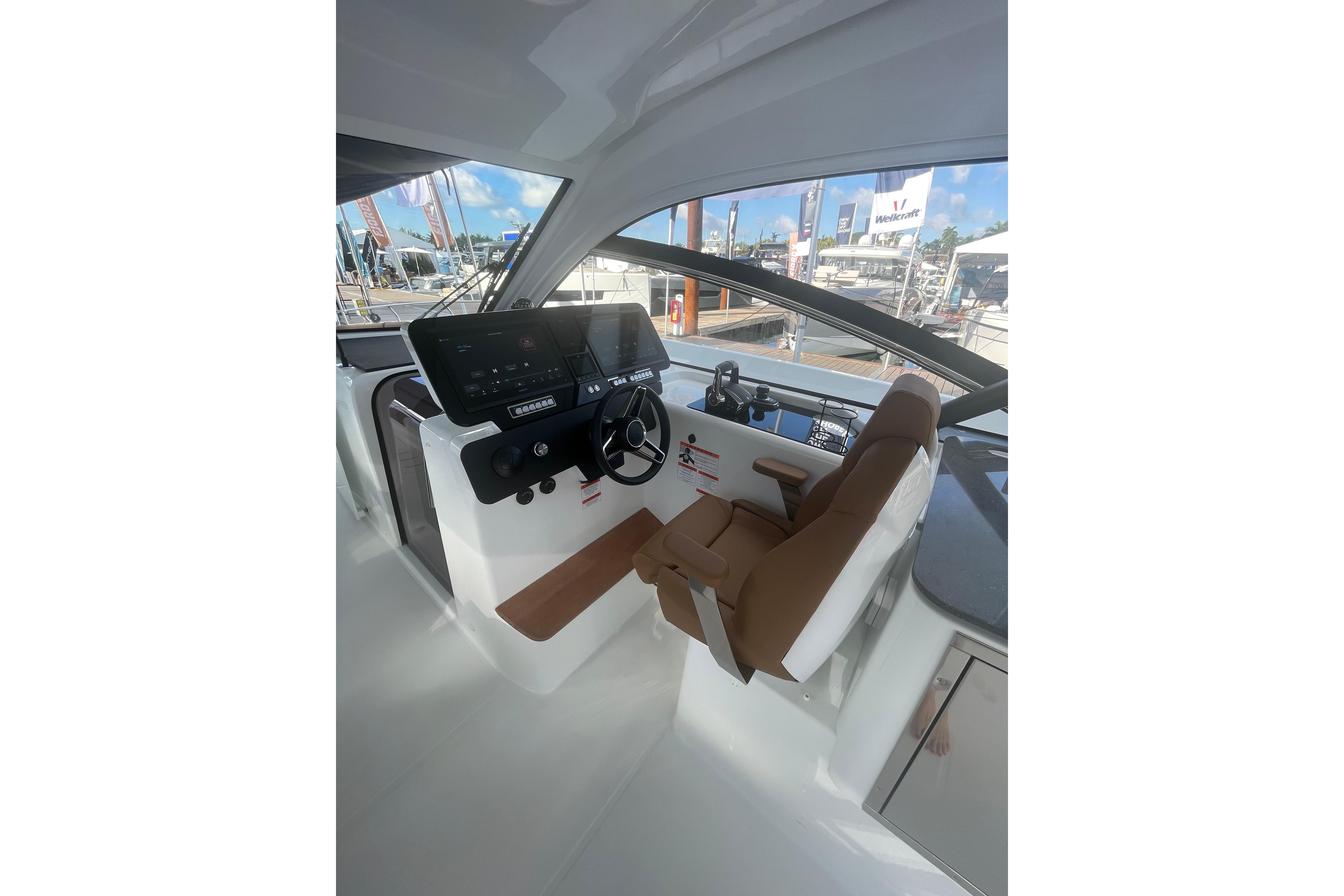 2026 Jeanneau TH38 Boat