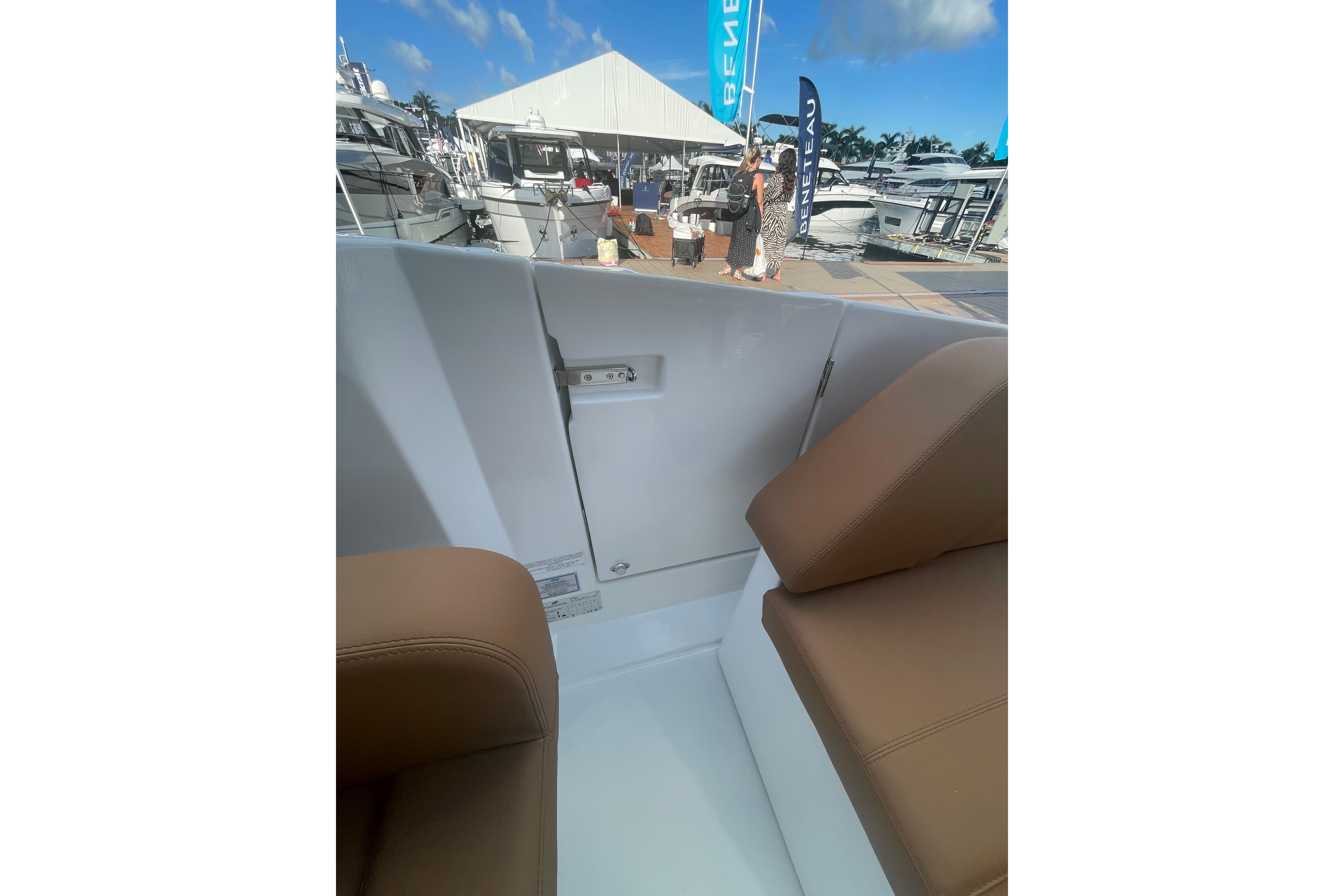 2026 Jeanneau TH38 Boat