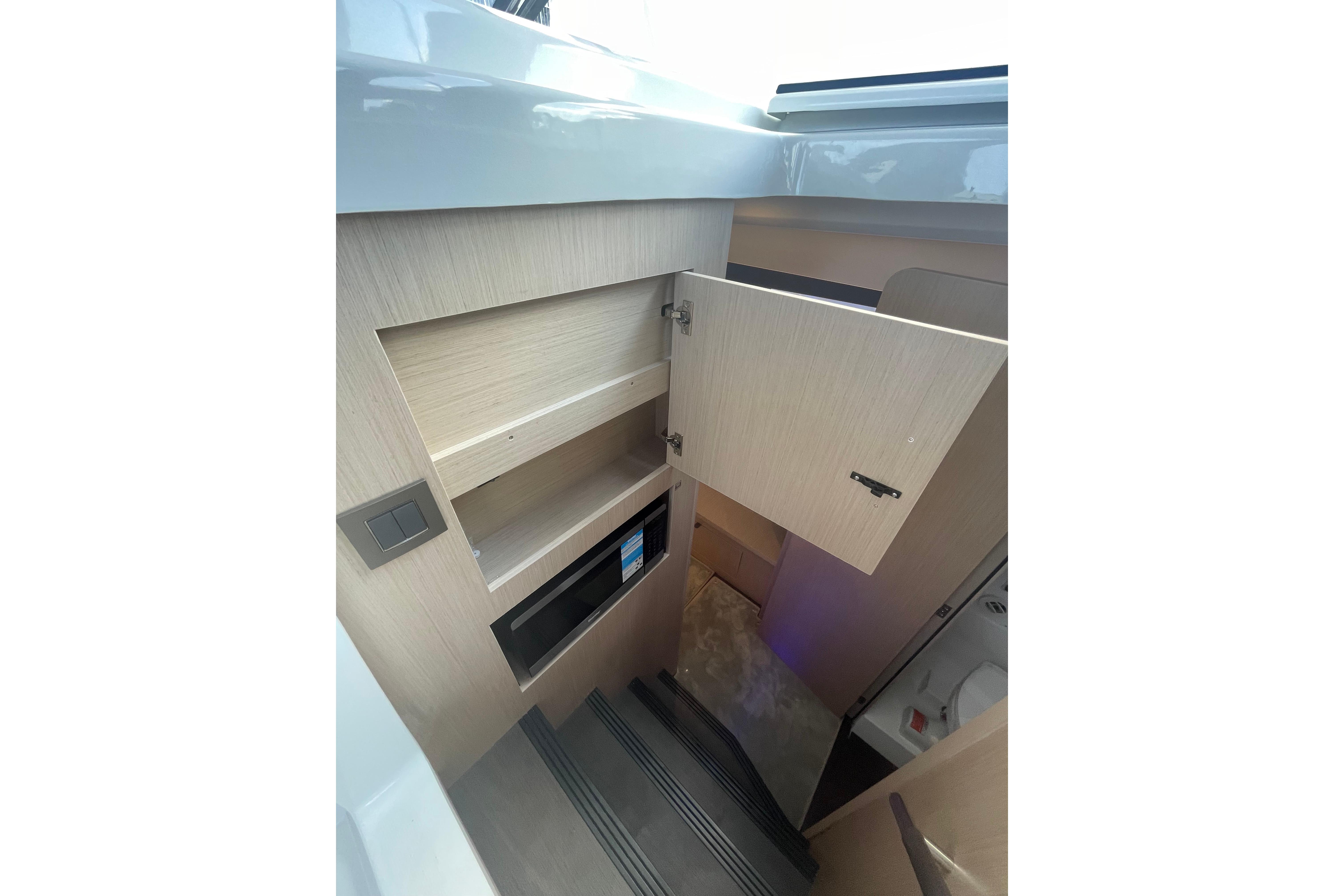 2026 Jeanneau TH38 Boat
