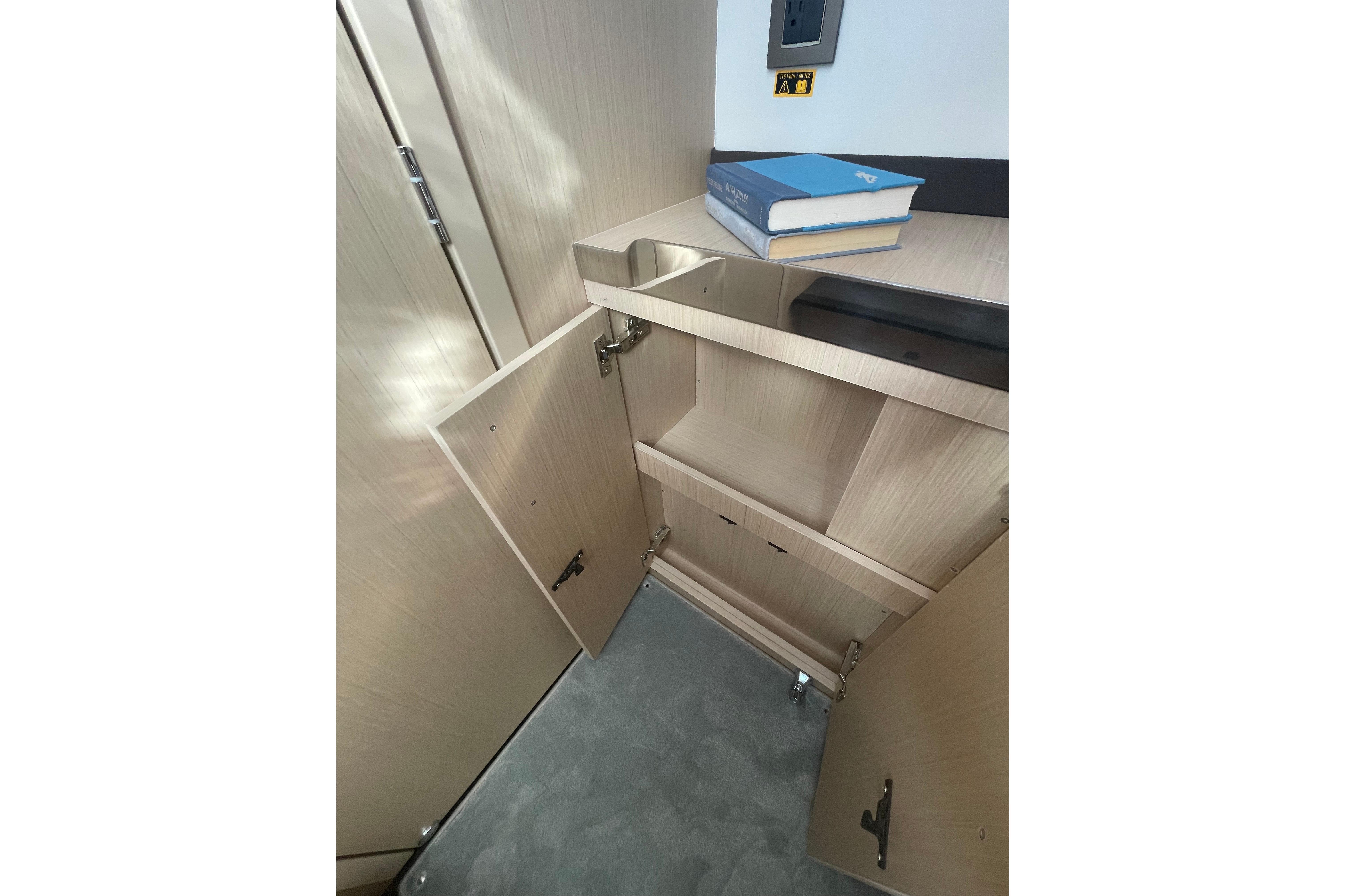 2026 Jeanneau TH38 Boat