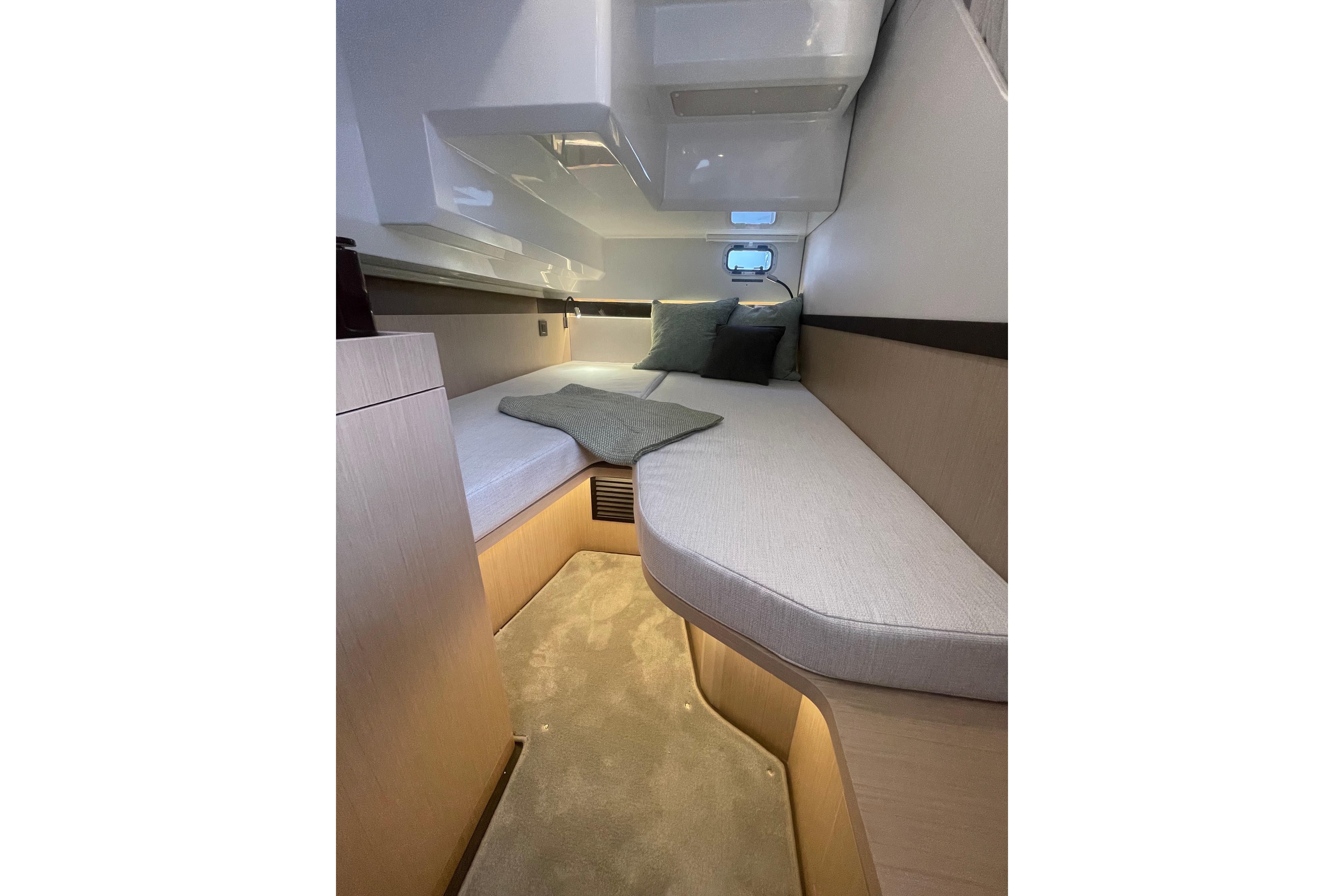 2026 Jeanneau TH38 Boat