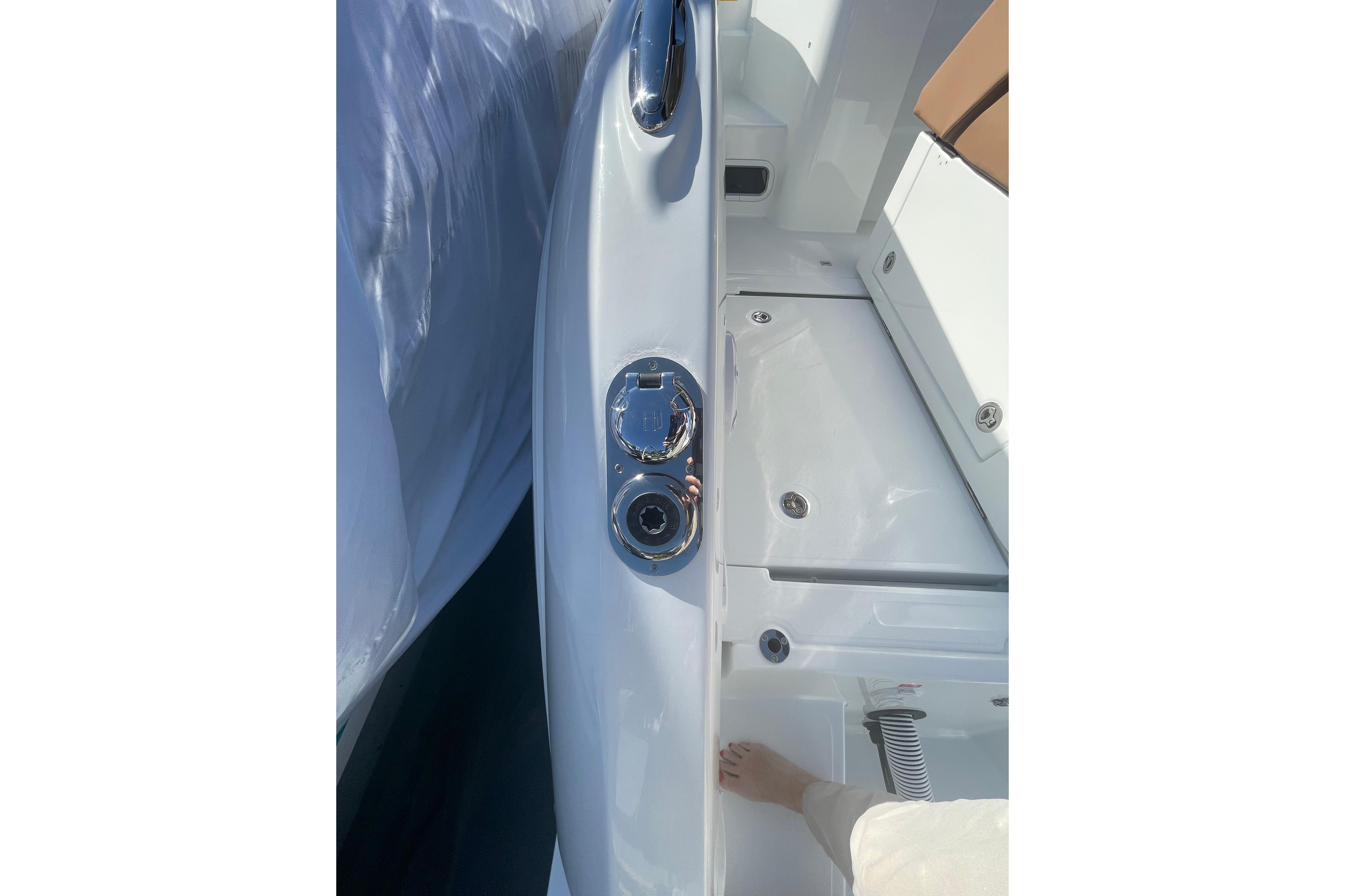 2026 Jeanneau TH38 Boat