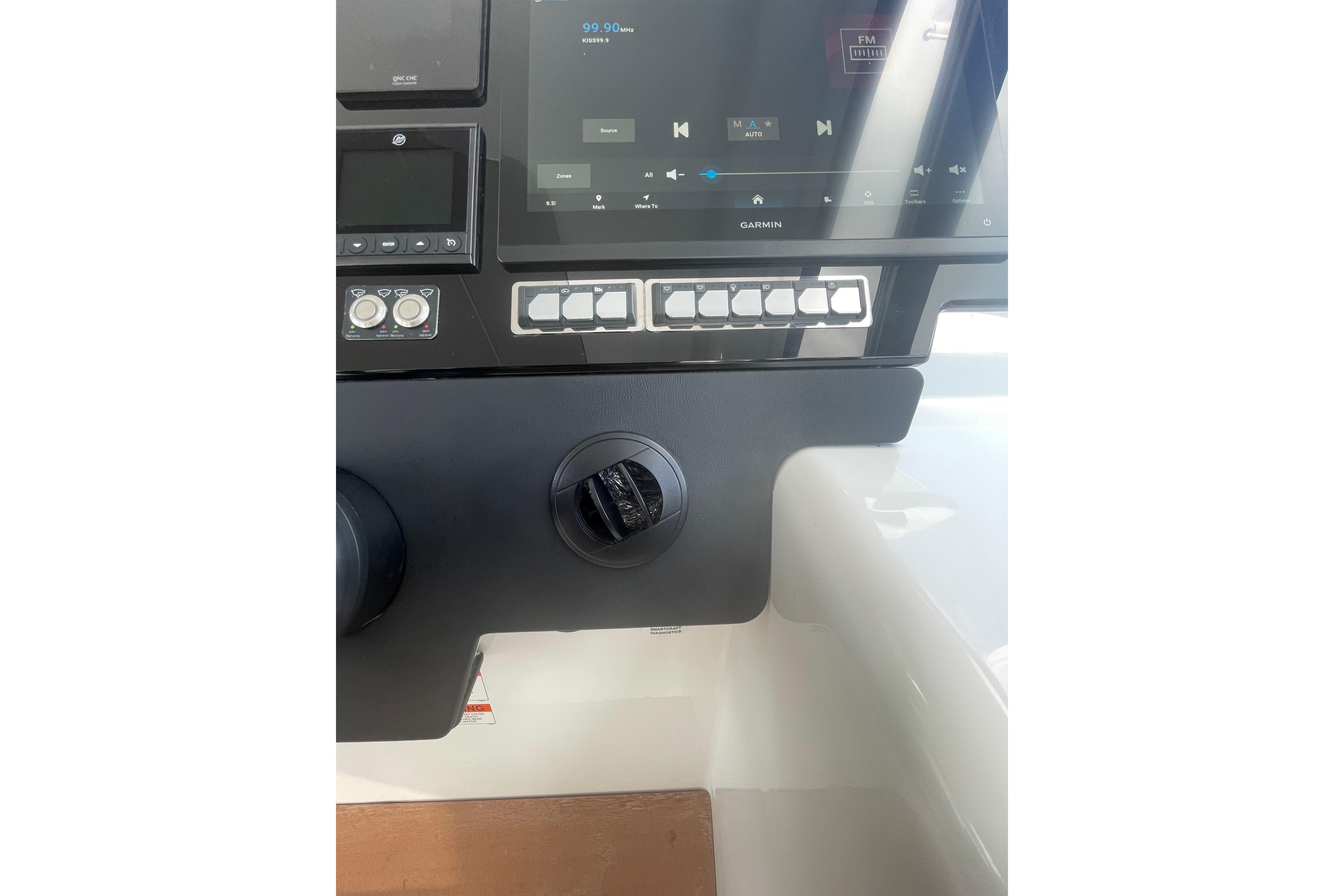 2026 Jeanneau TH38 Boat