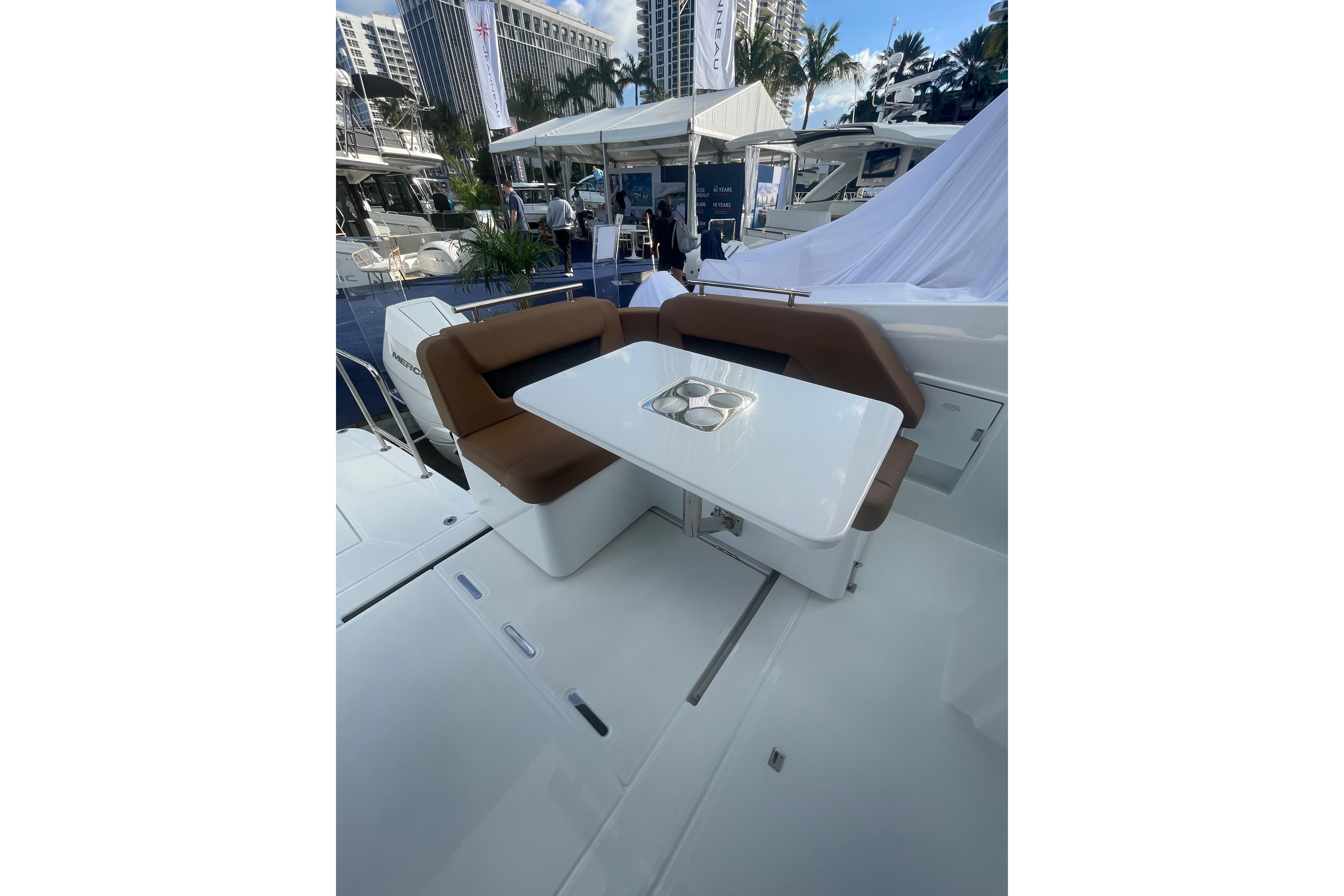 2026 Jeanneau TH38 Boat