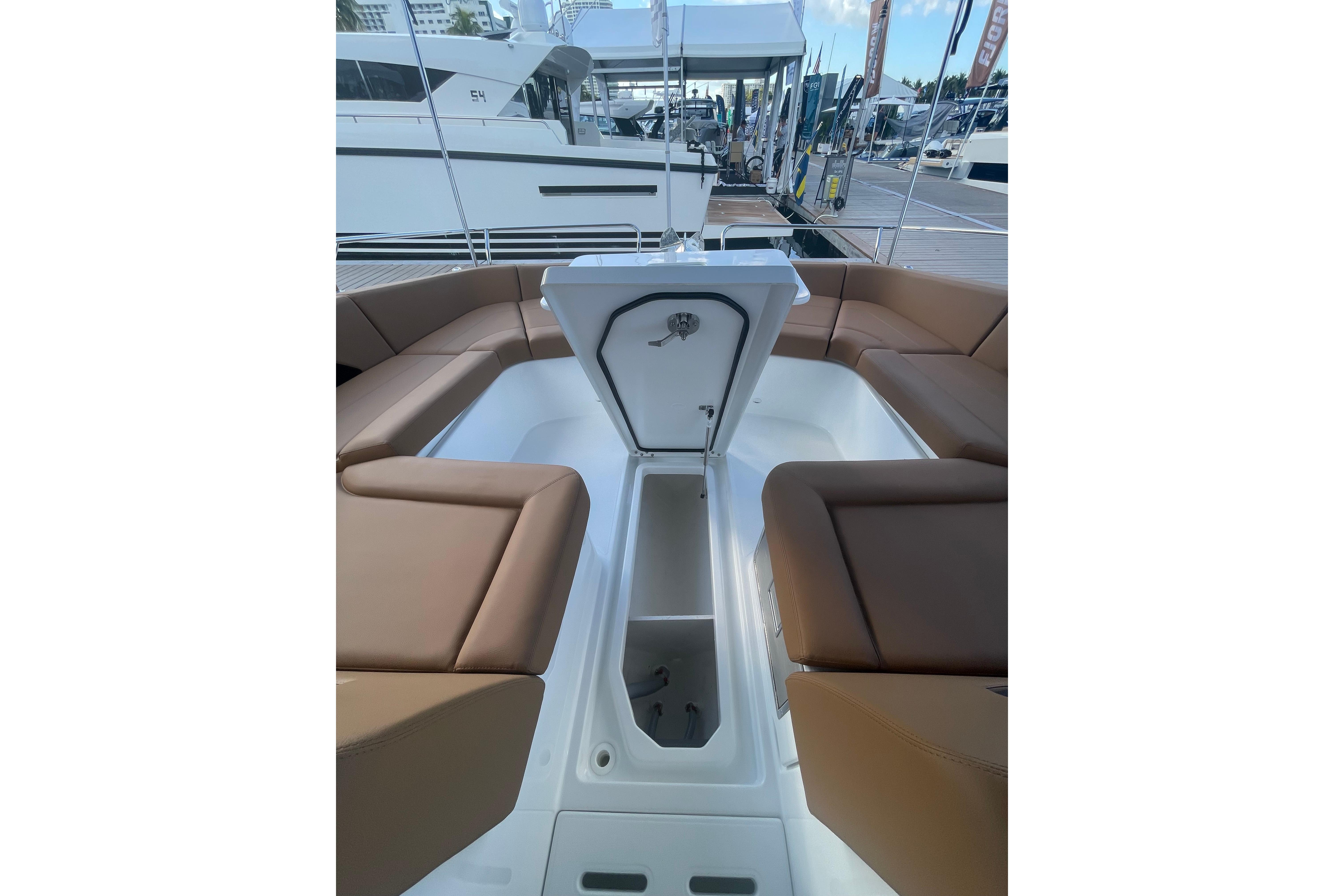2026 Jeanneau TH38 Boat