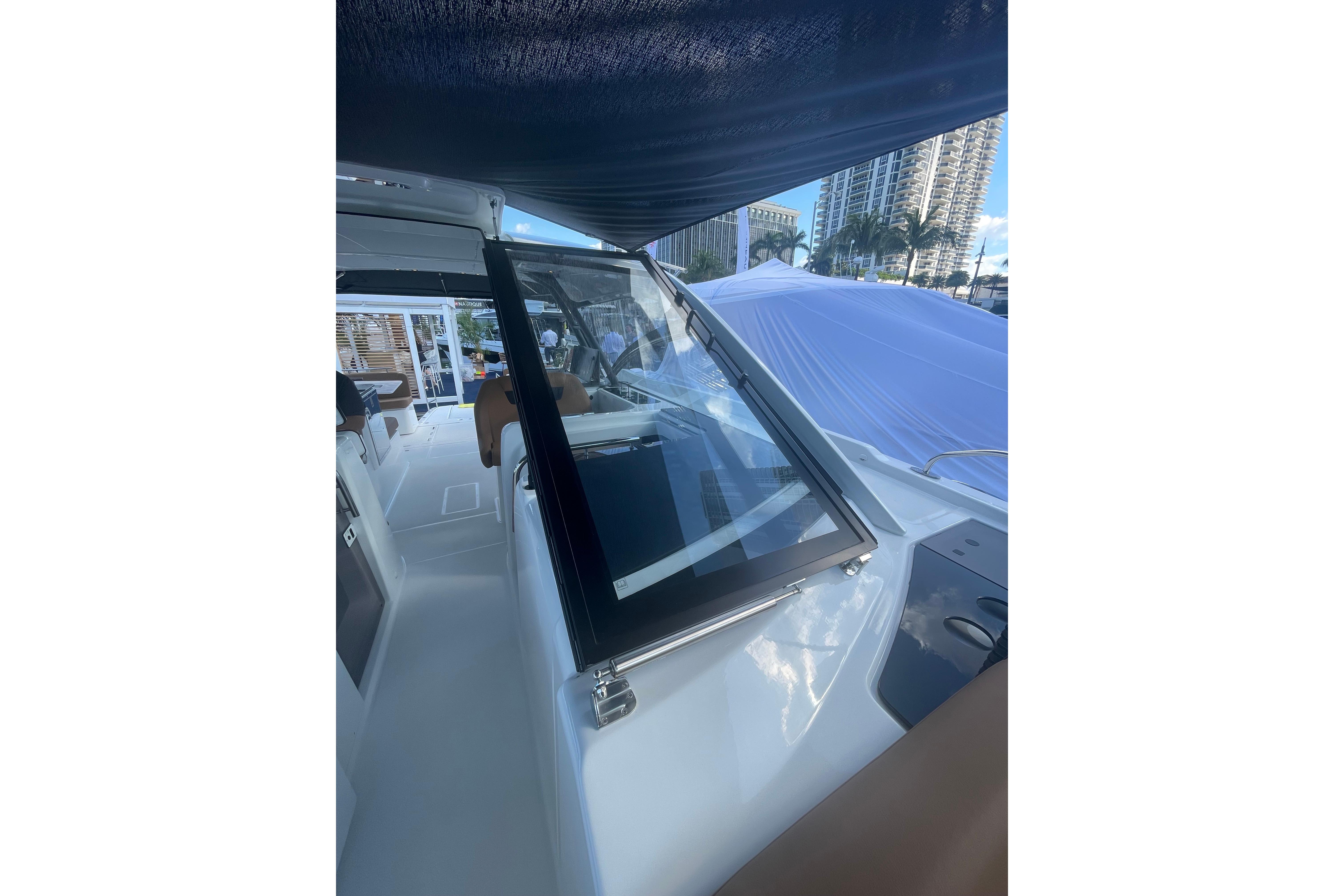 2026 Jeanneau TH38 Boat