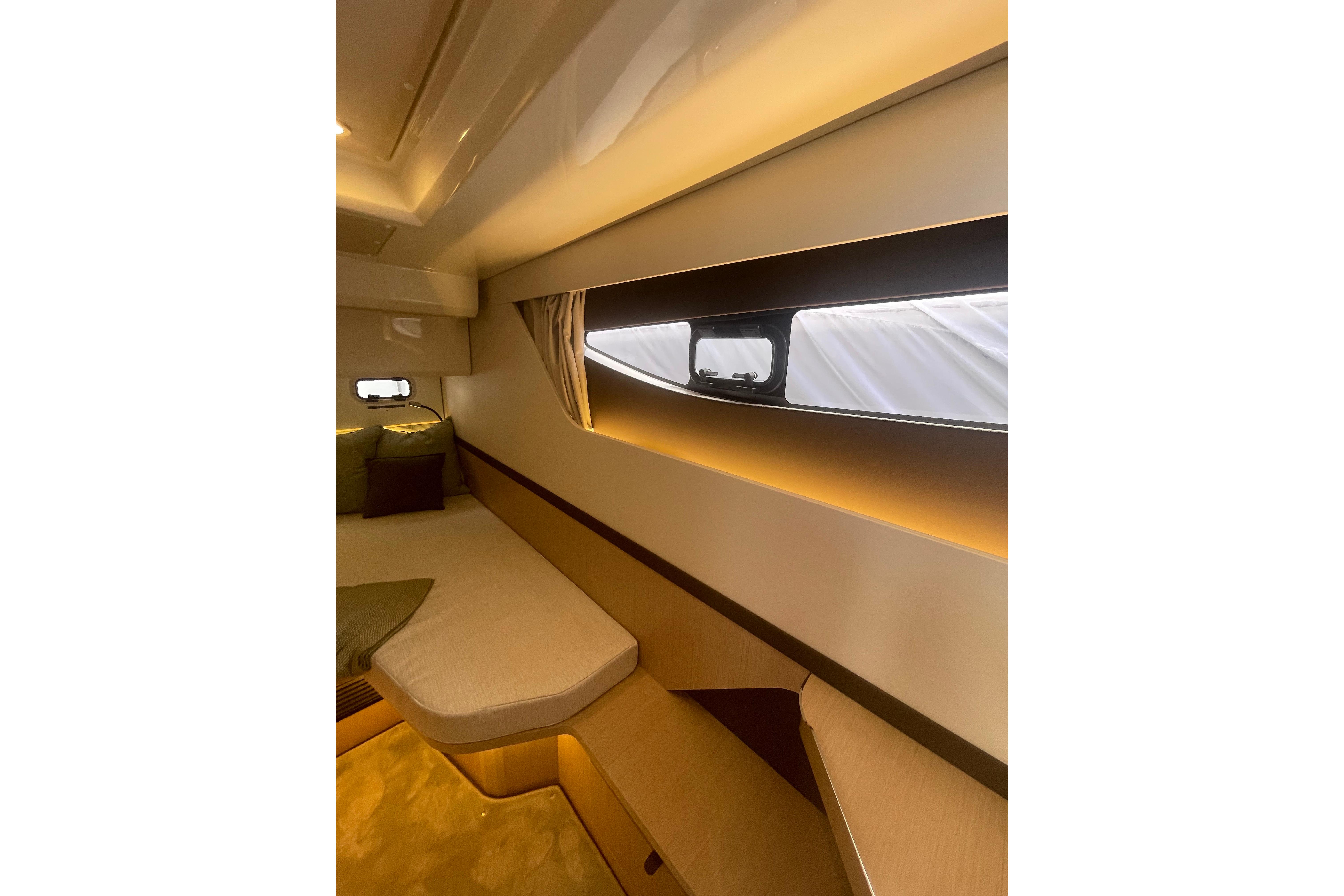 2026 Jeanneau TH38 Boat