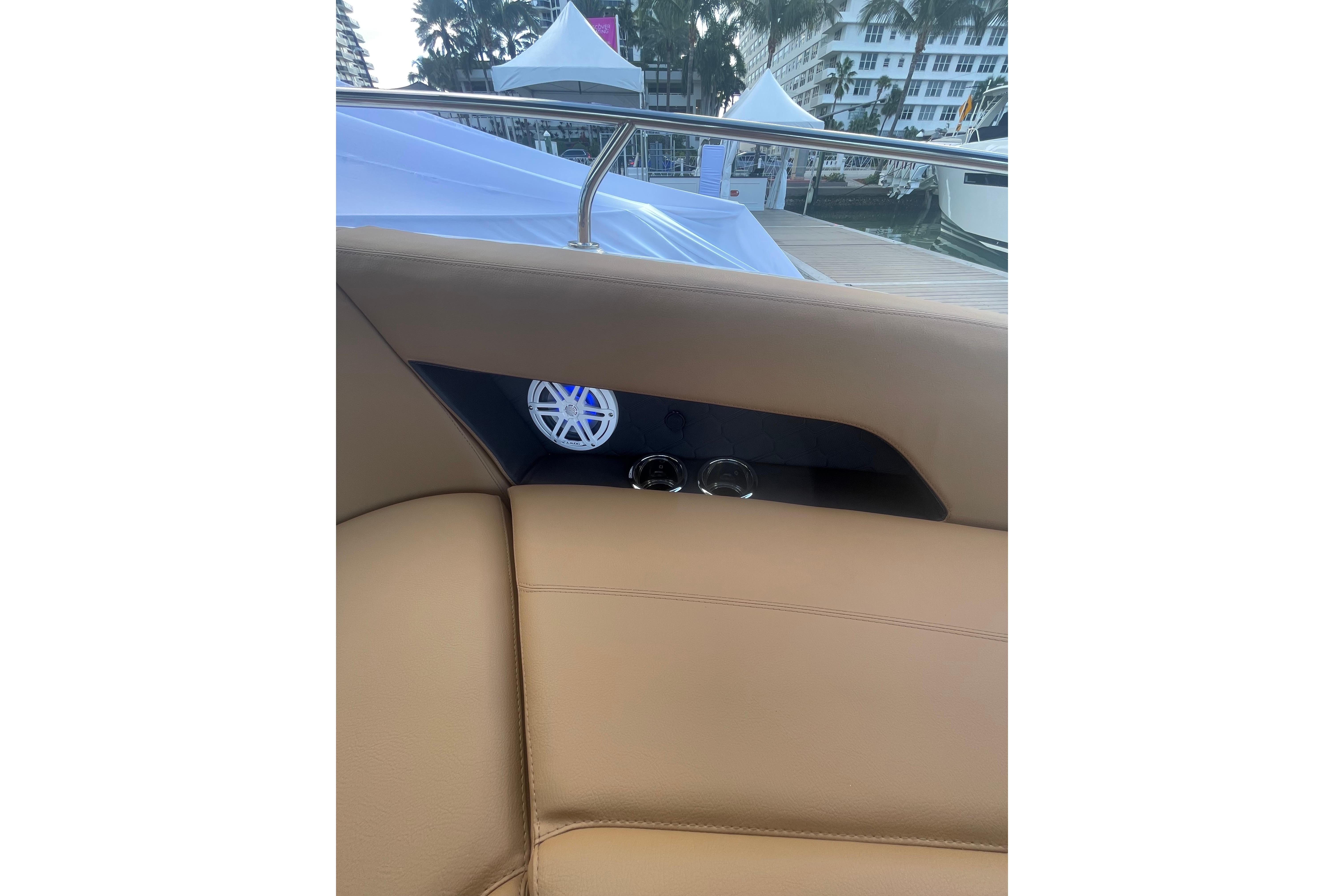 2026 Jeanneau TH38 Boat