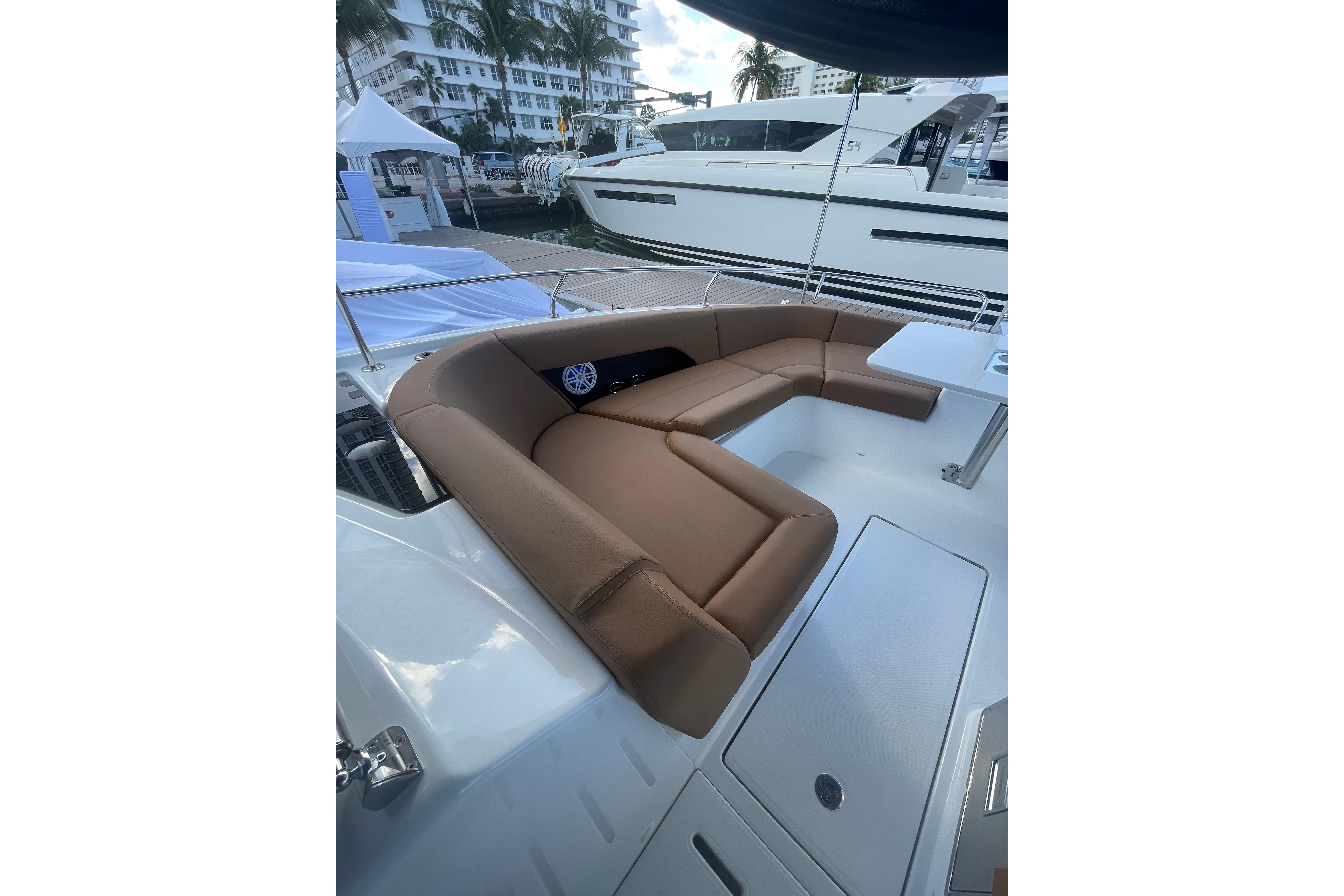 2026 Jeanneau TH38 Boat
