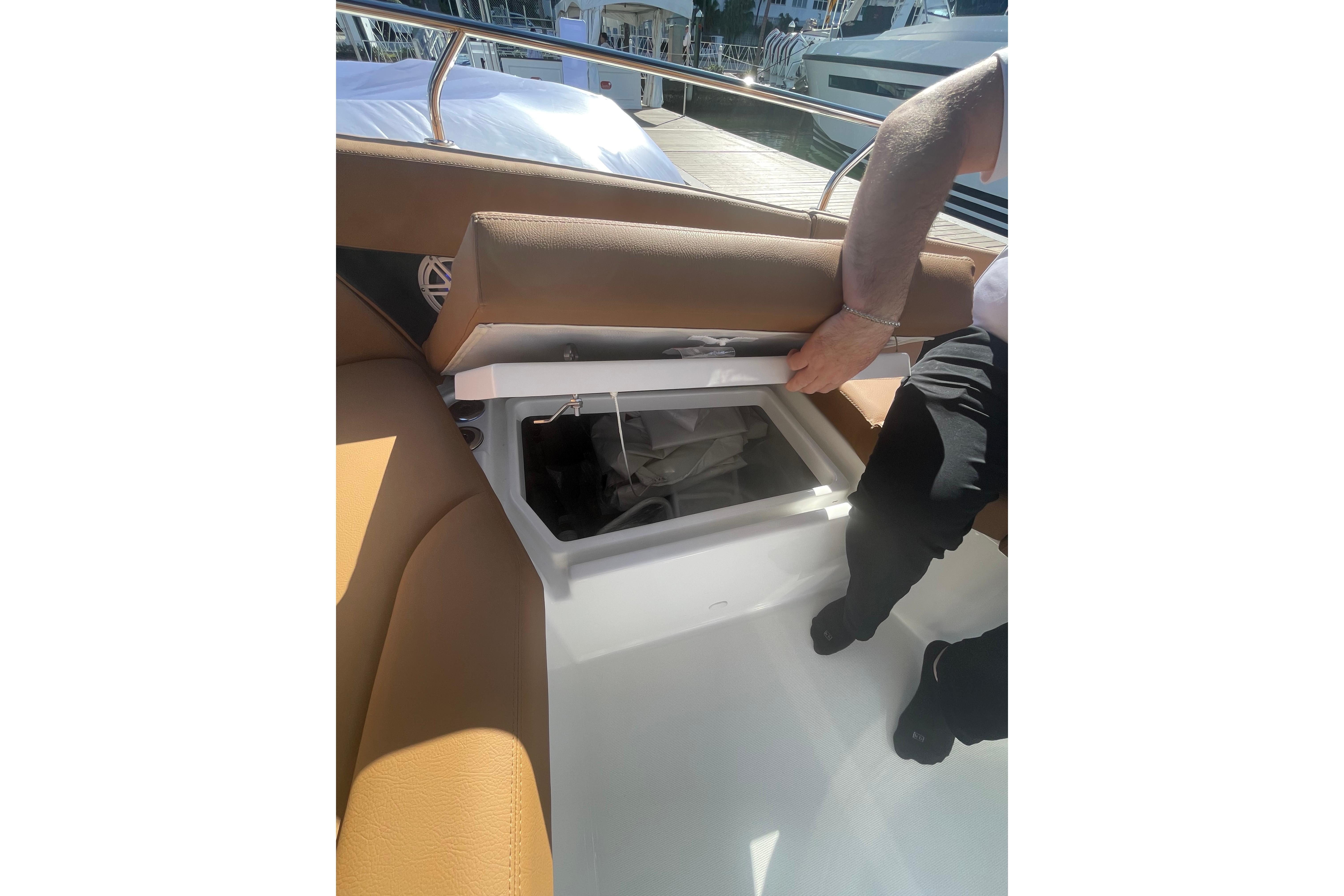2026 Jeanneau TH38 Boat