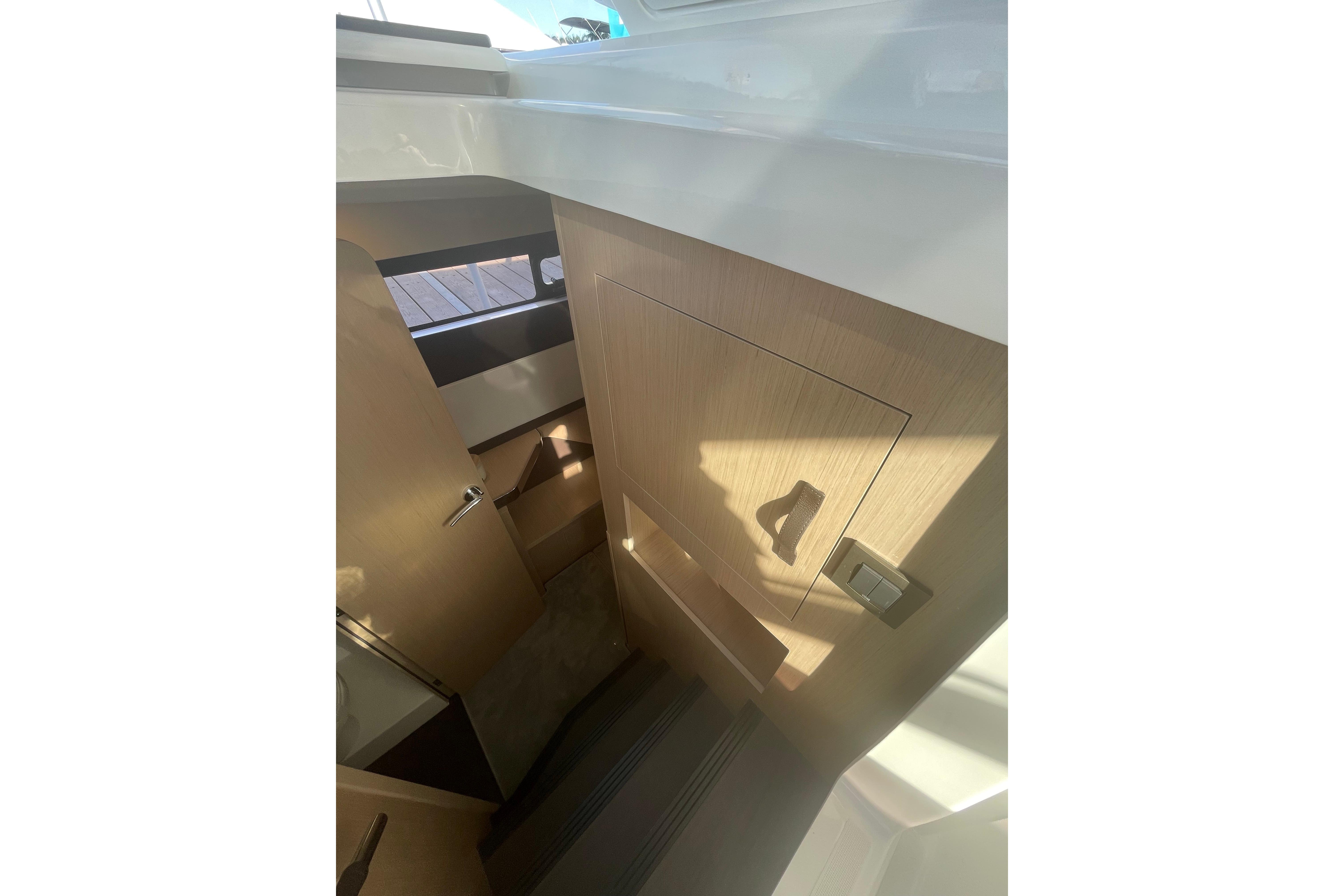 2026 Jeanneau TH38 Boat