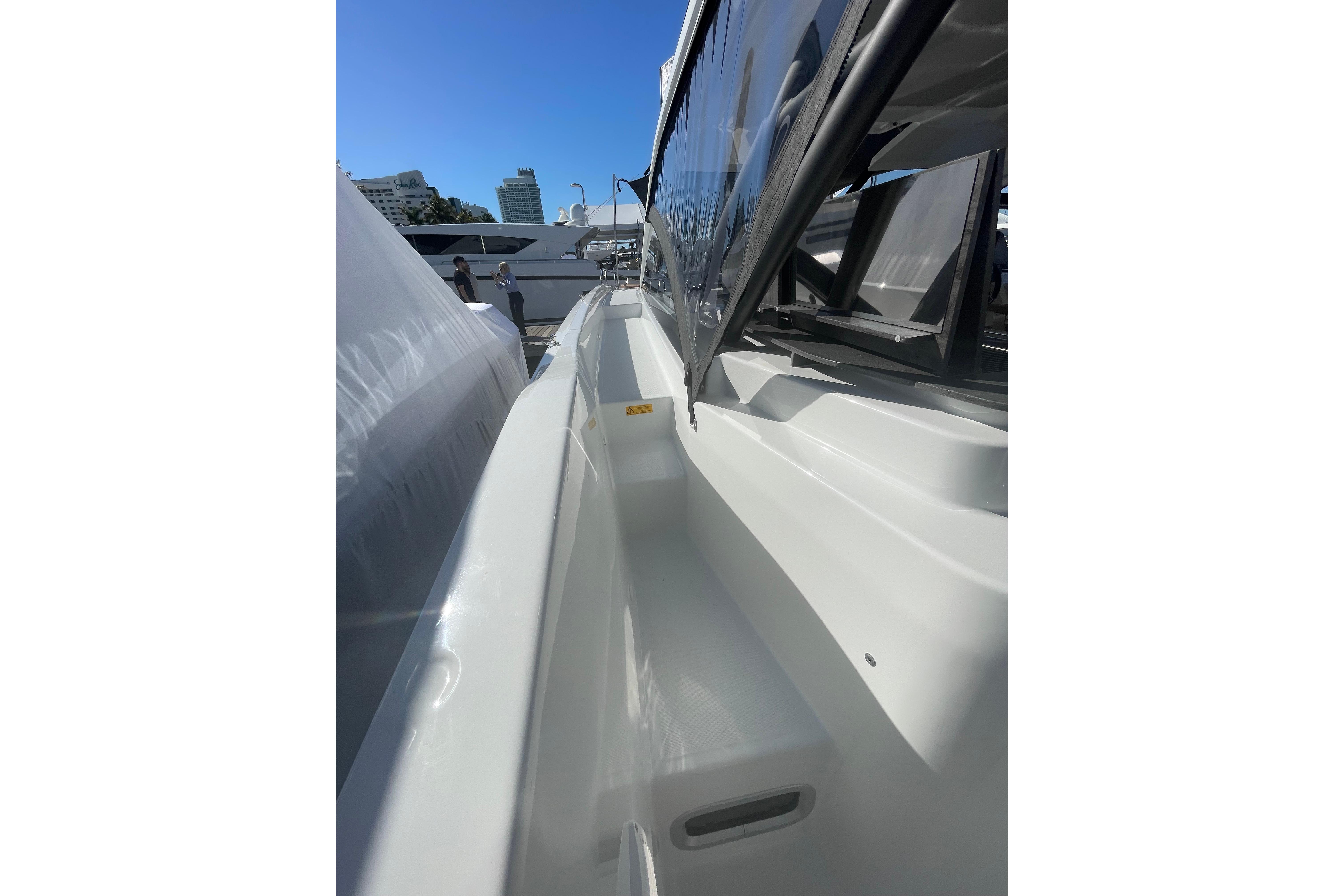 2026 Jeanneau TH38 Boat
