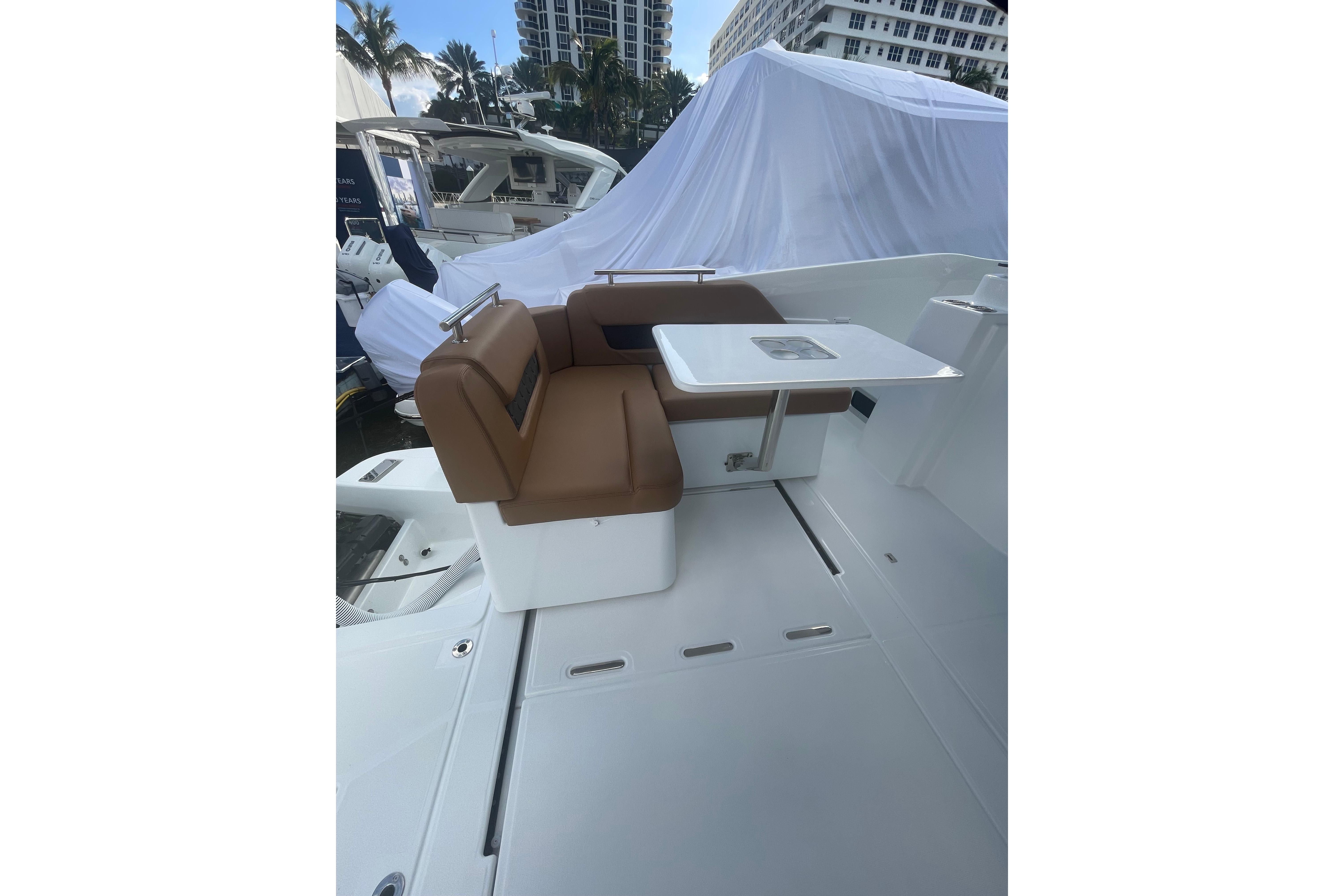 2026 Jeanneau TH38 Boat
