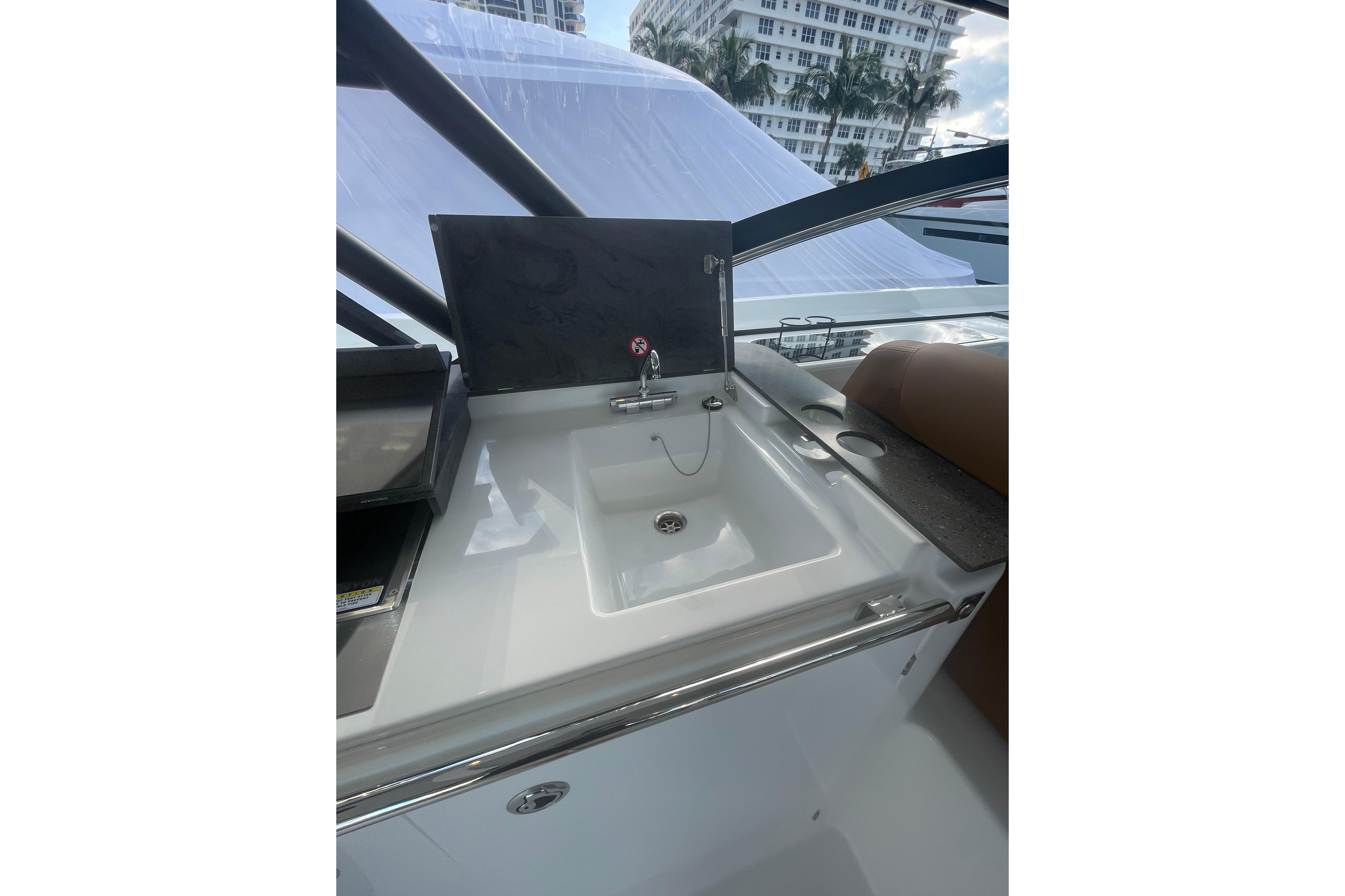 2026 Jeanneau TH38 Boat