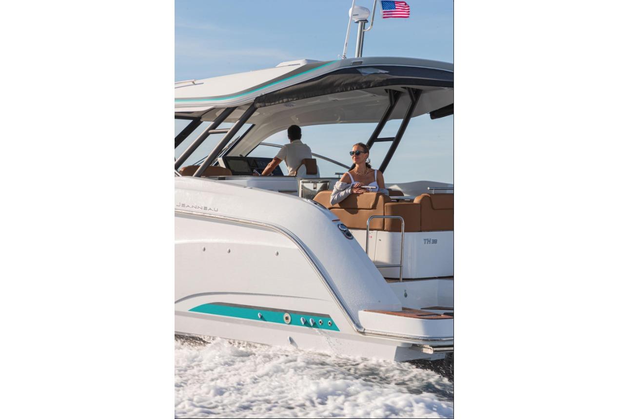 2026 Jeanneau TH38 Boat