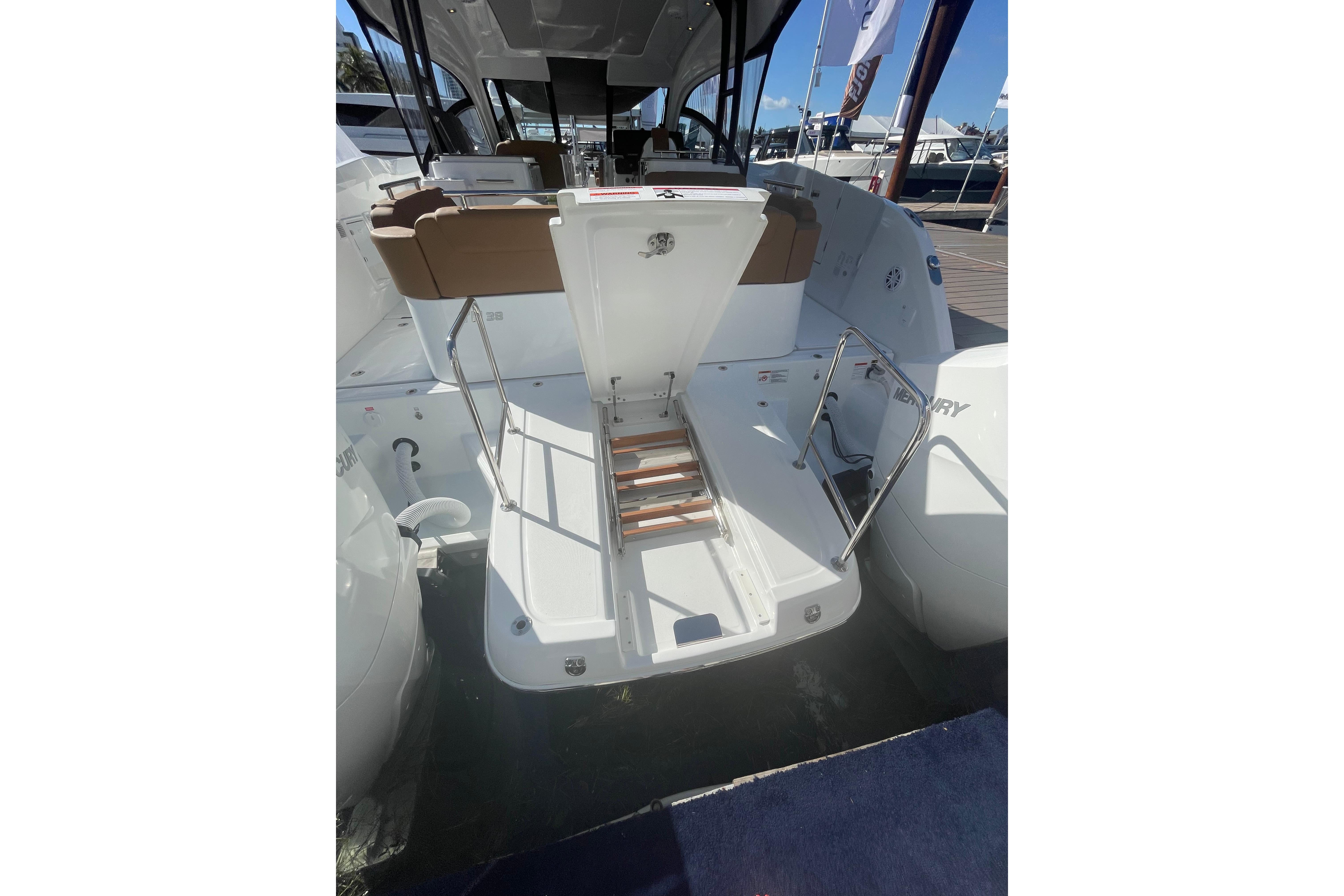 2026 Jeanneau TH38 Boat