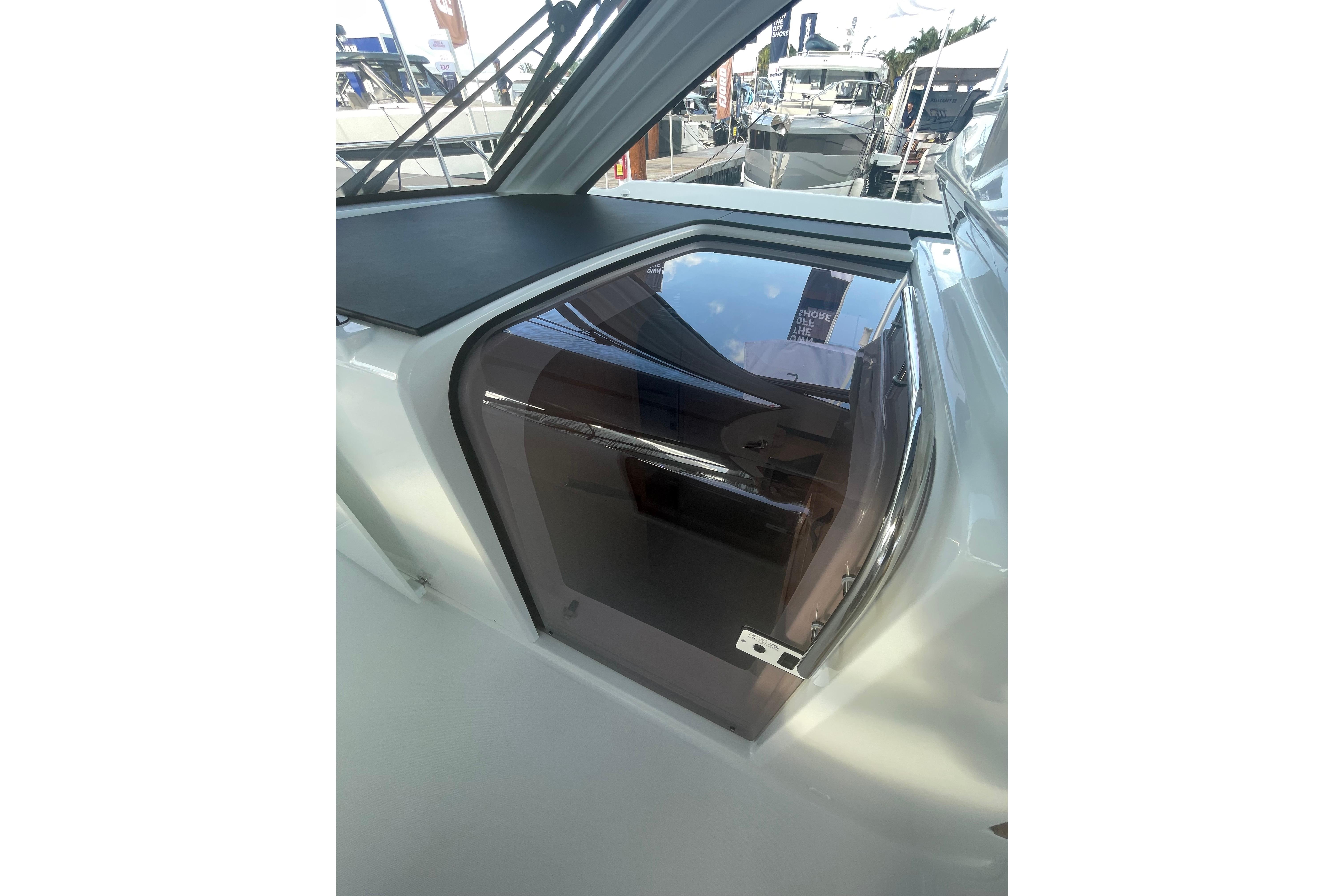 2026 Jeanneau TH38 Boat