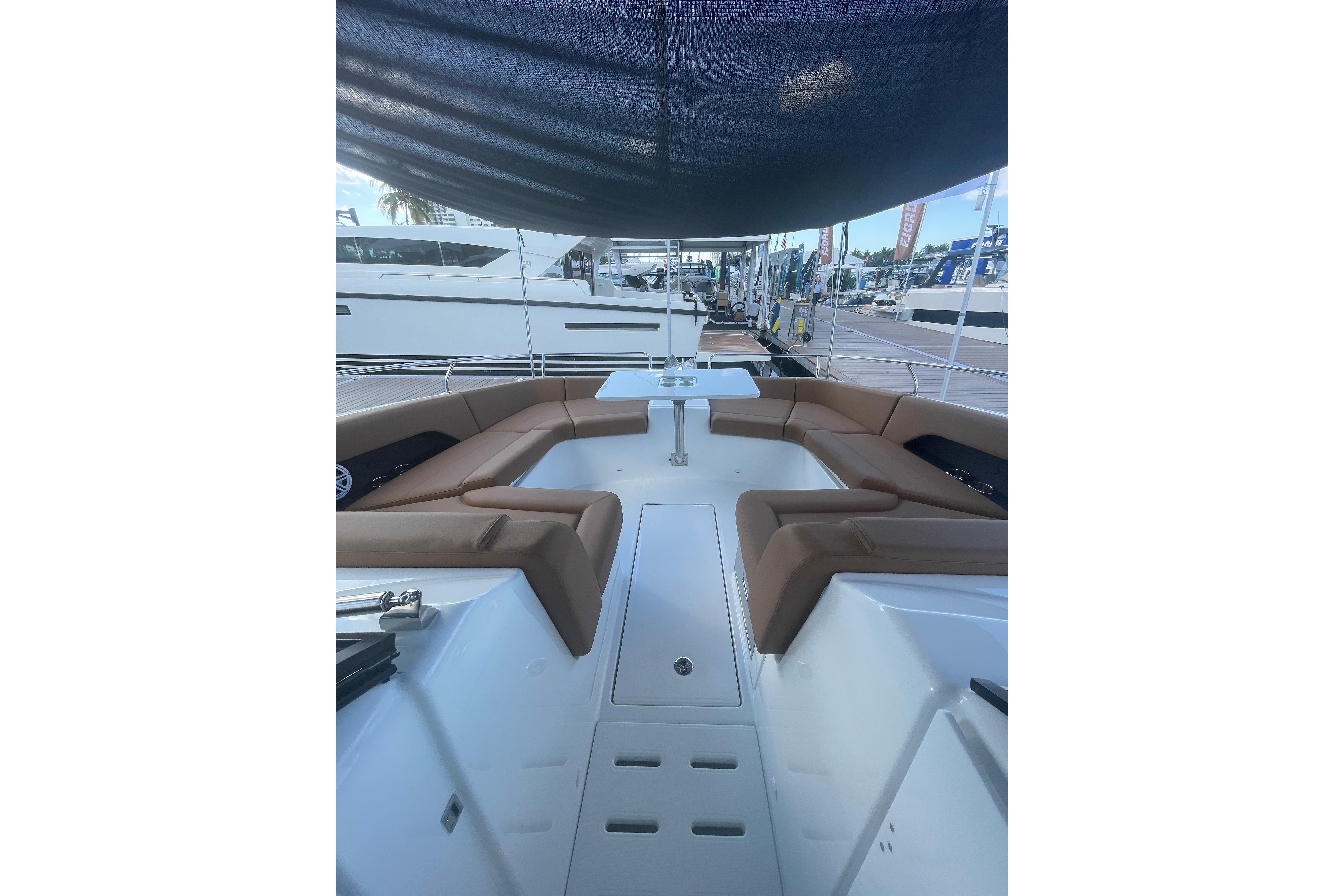 2026 Jeanneau TH38 Boat