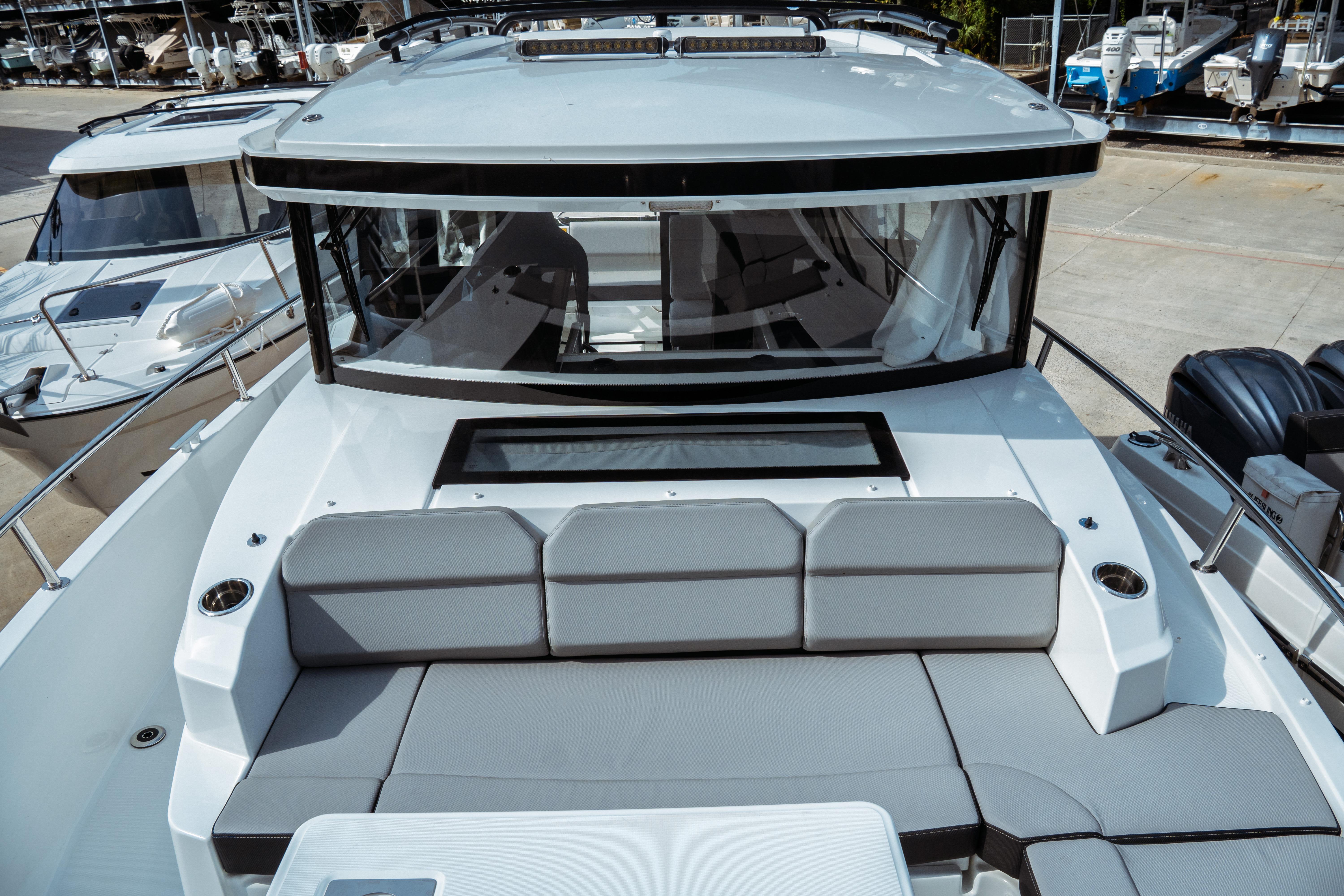 2027 Jeanneau Nc 895 Sport Series 2 Sports Cruiser