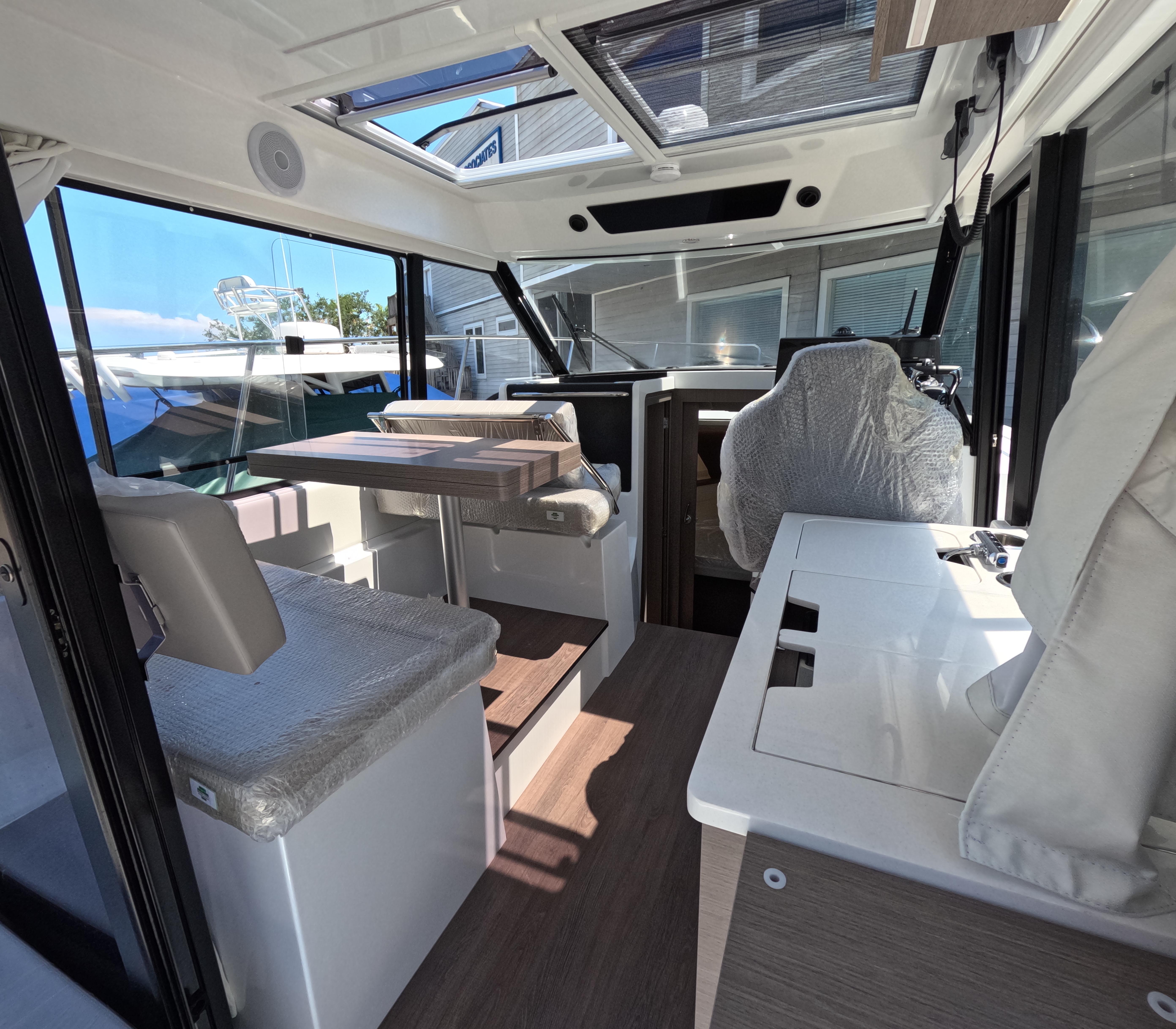 2025 Jeanneau Nc Weekender 895 Series 2 Cruisers