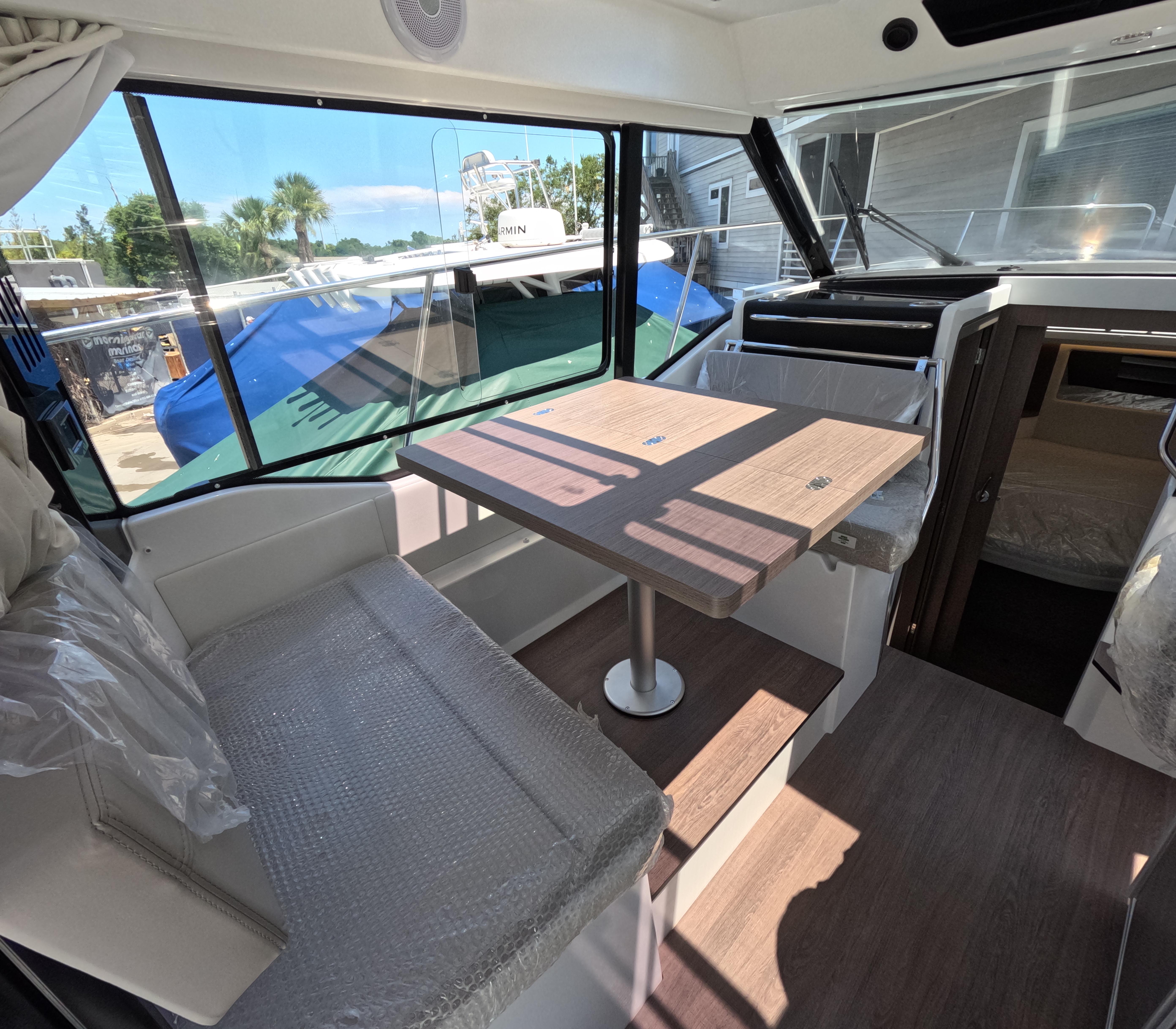 2025 Jeanneau Nc Weekender 895 Series 2 Cruisers