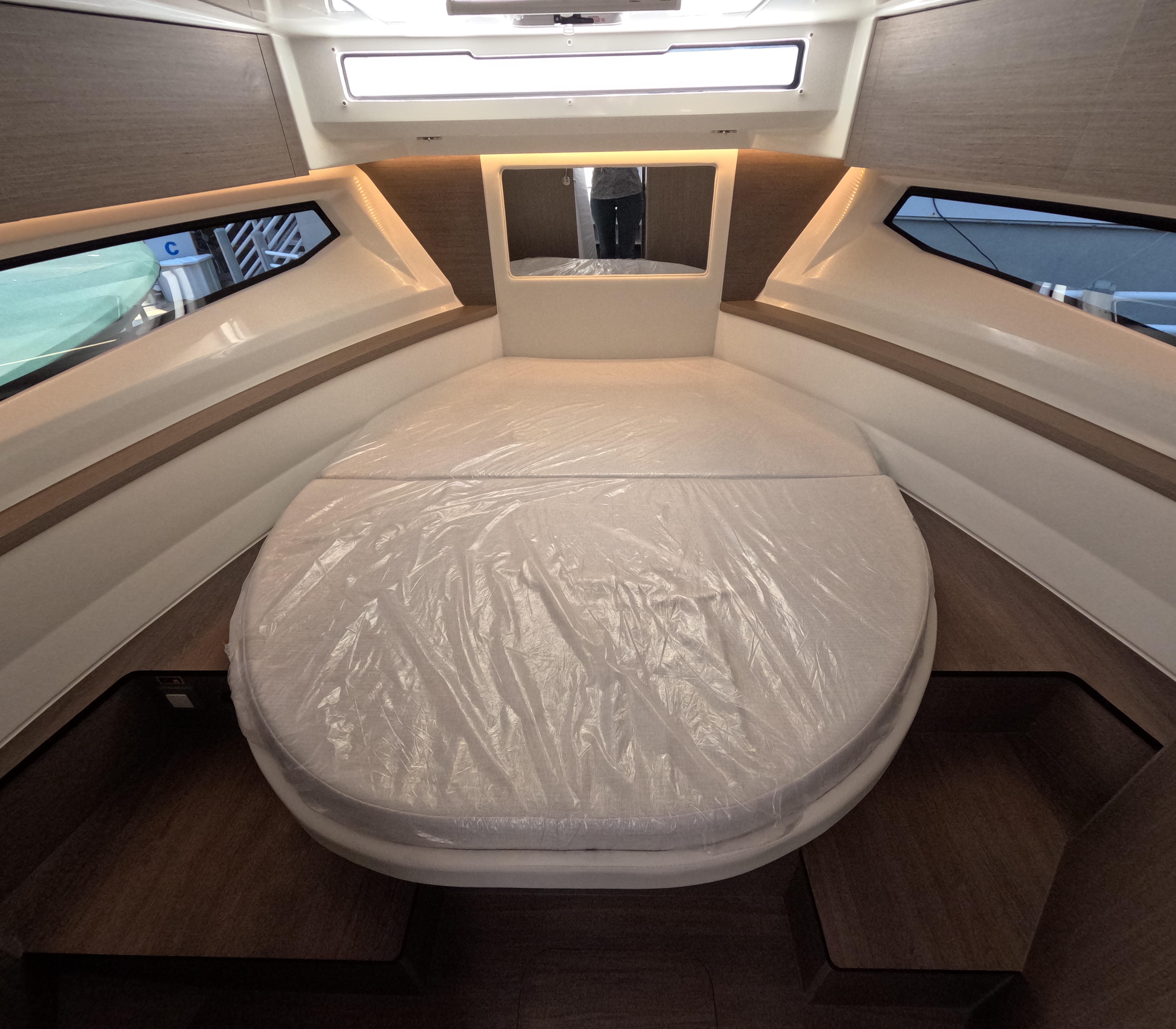 2025 Jeanneau Nc Weekender 895 Series 2 Cruisers