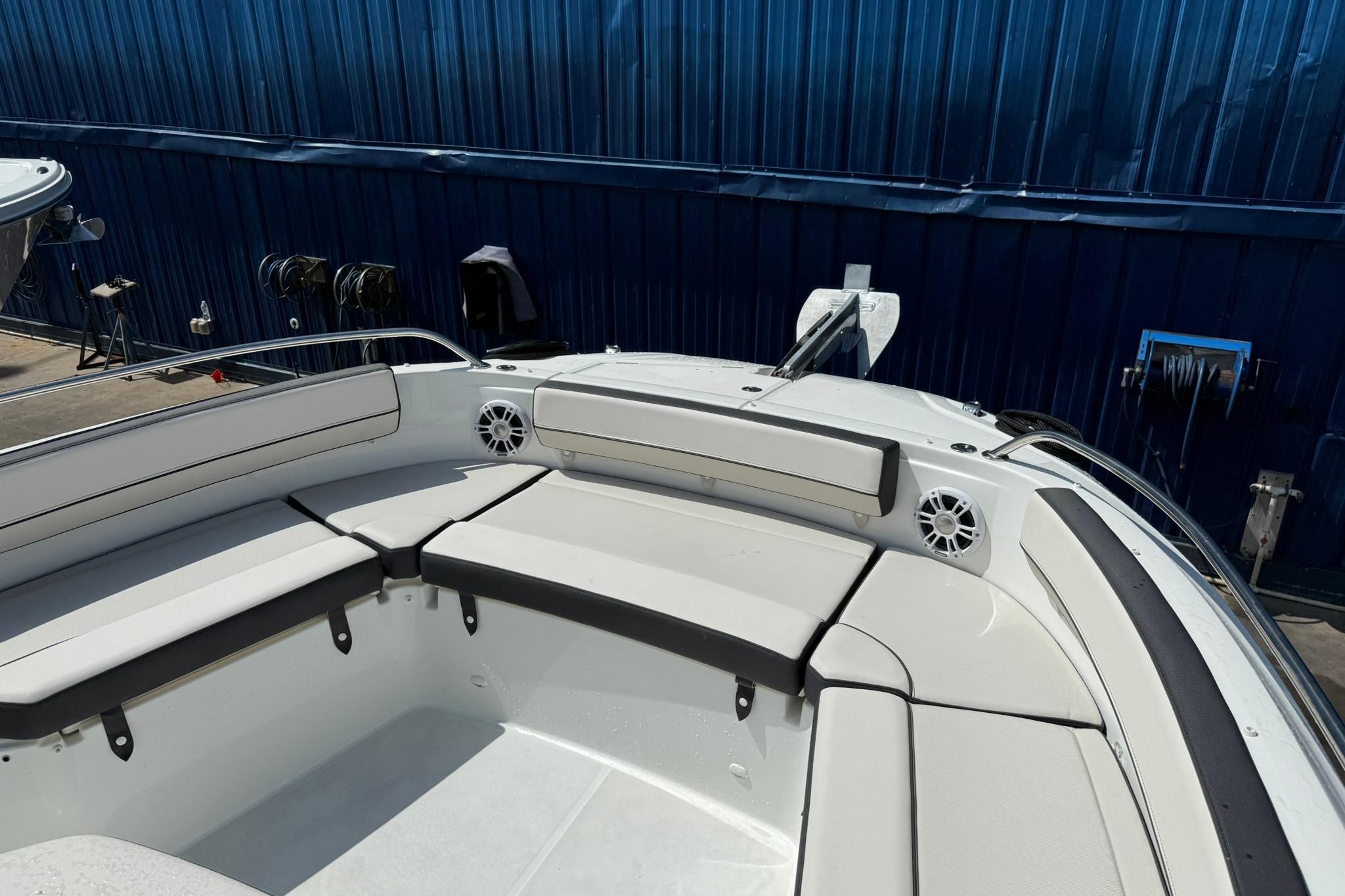 2024 Jeanneau Leader 10.5 CC Boat