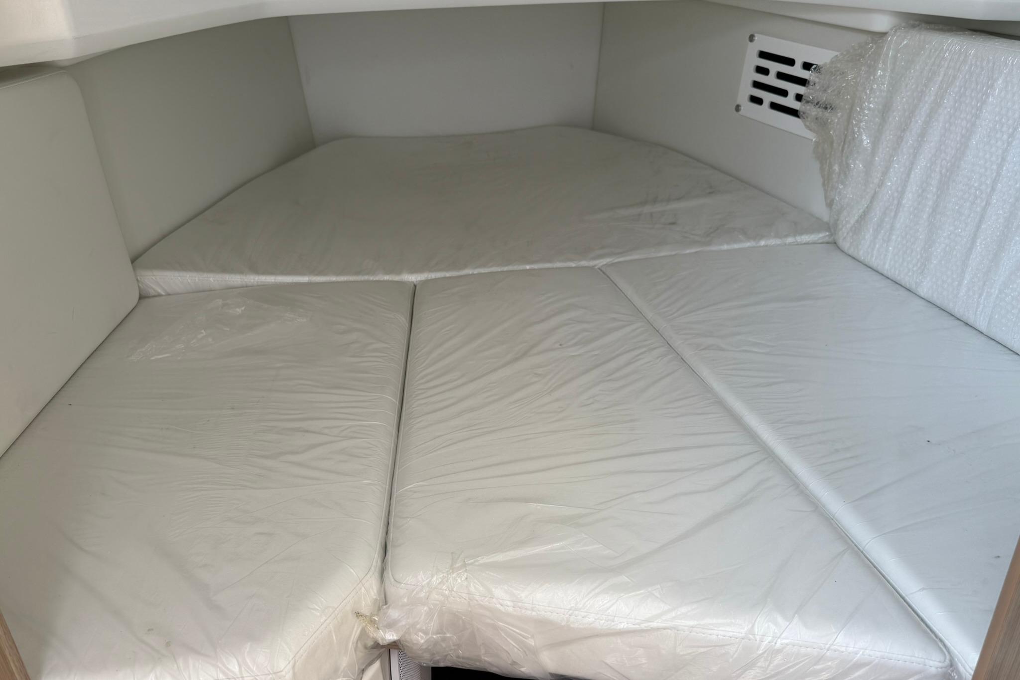2024 Jeanneau Leader 10.5 CC Boat