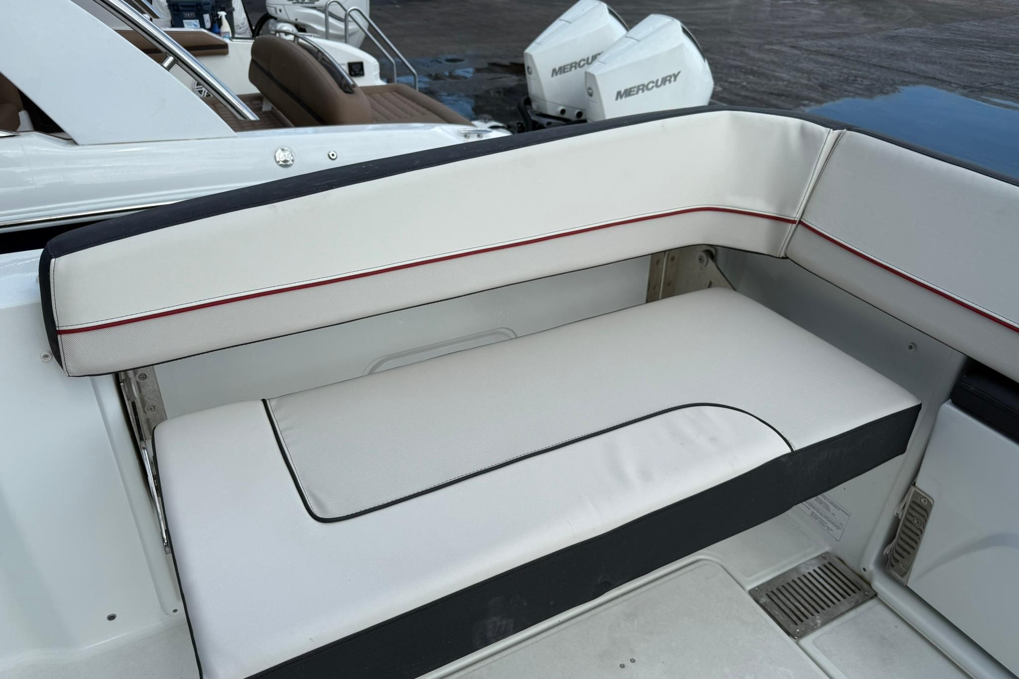 2024 Jeanneau Leader 10.5 CC Boat