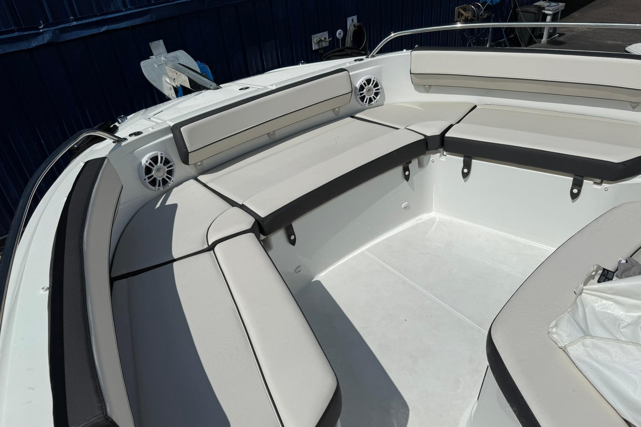 2024 Jeanneau Leader 10.5 CC Boat