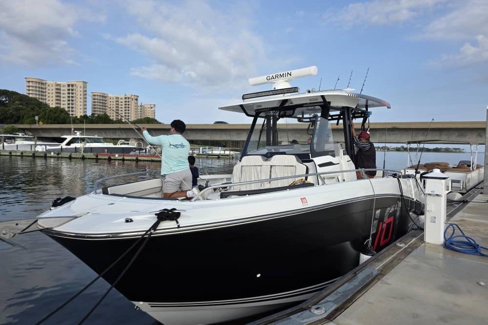 2024 Jeanneau Leader 10.5 CC Boat