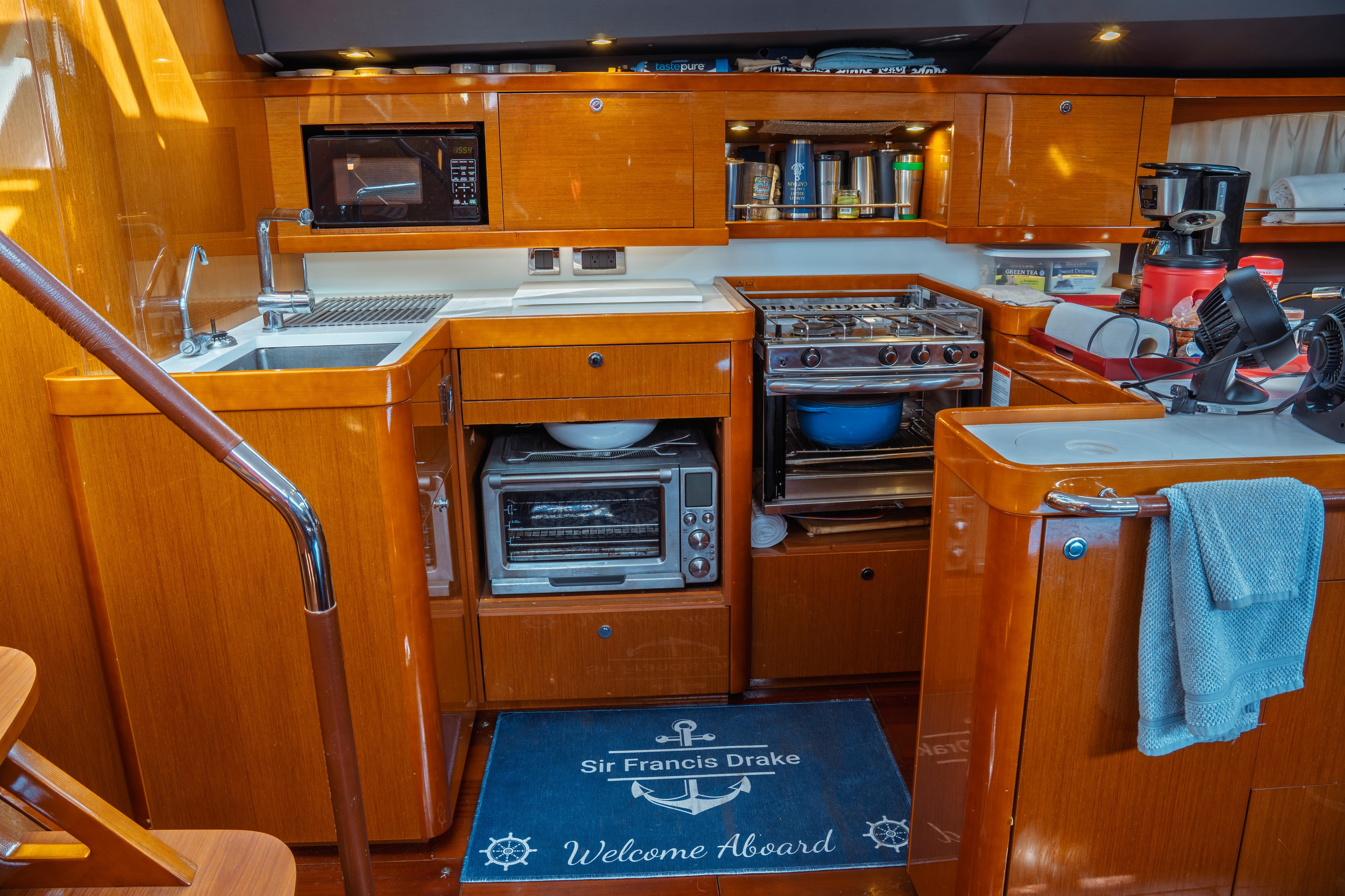 2016 Beneteau Oceanis 60 Boat