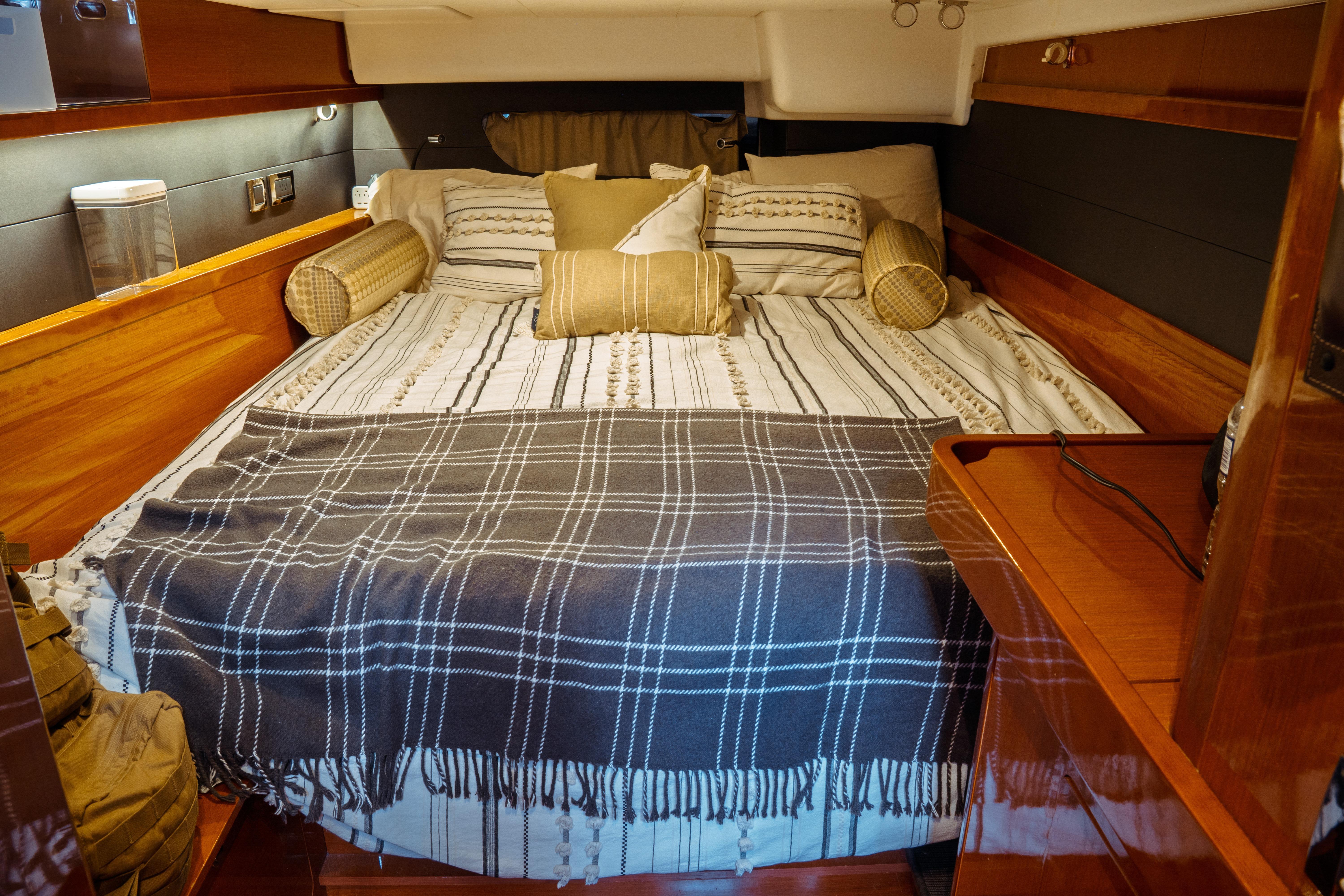 2016 Beneteau Oceanis 60 Boat